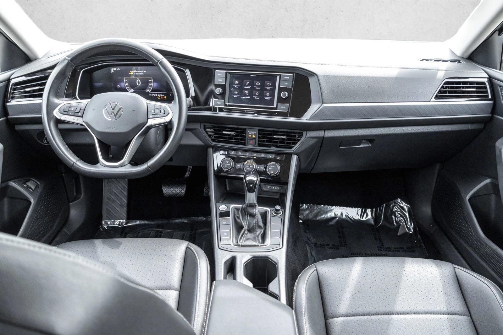Thumbnail: 2024 Volkswagen Jetta - 4