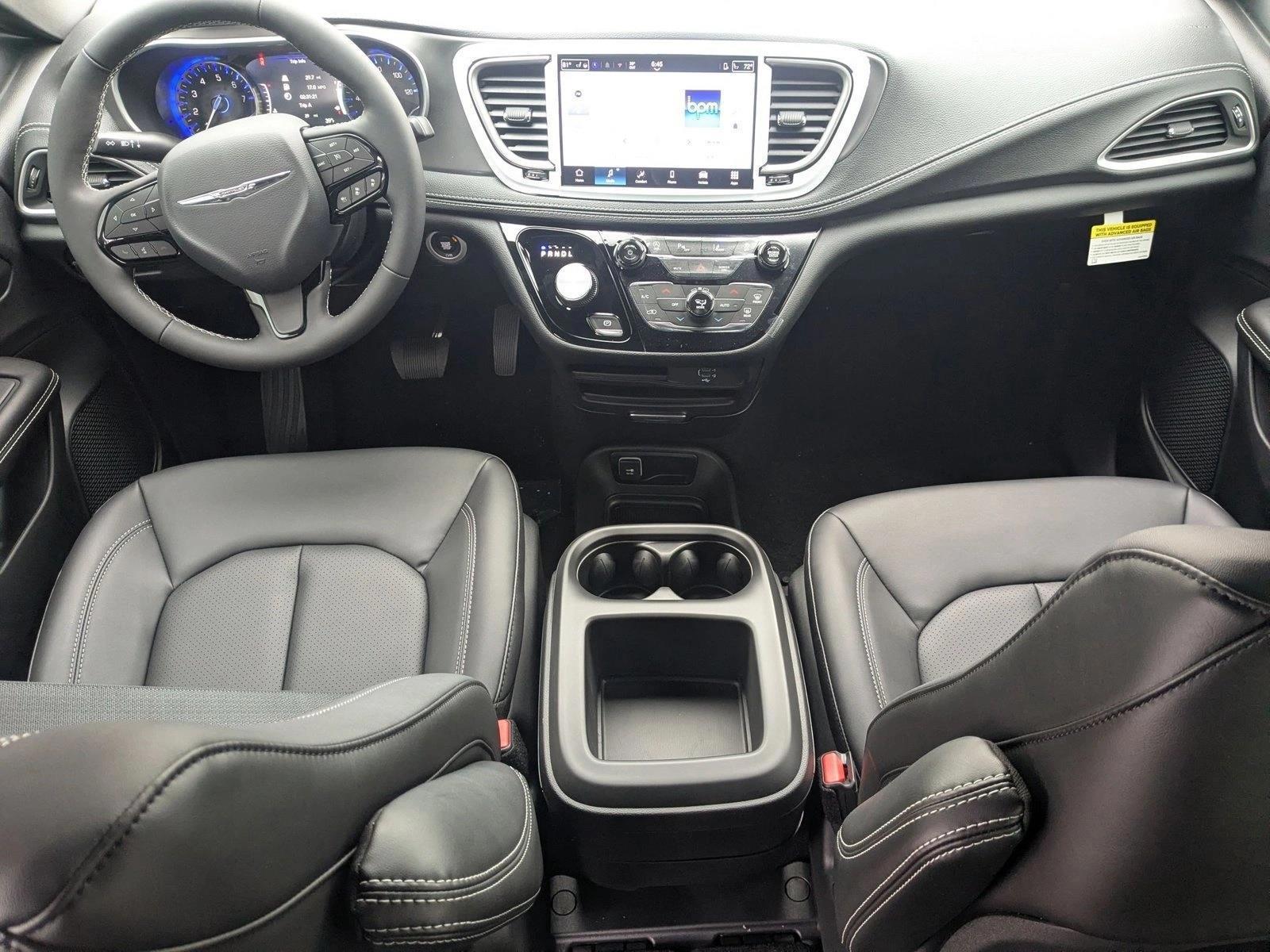 Thumbnail: 2026 Chrysler Pacifica - 3