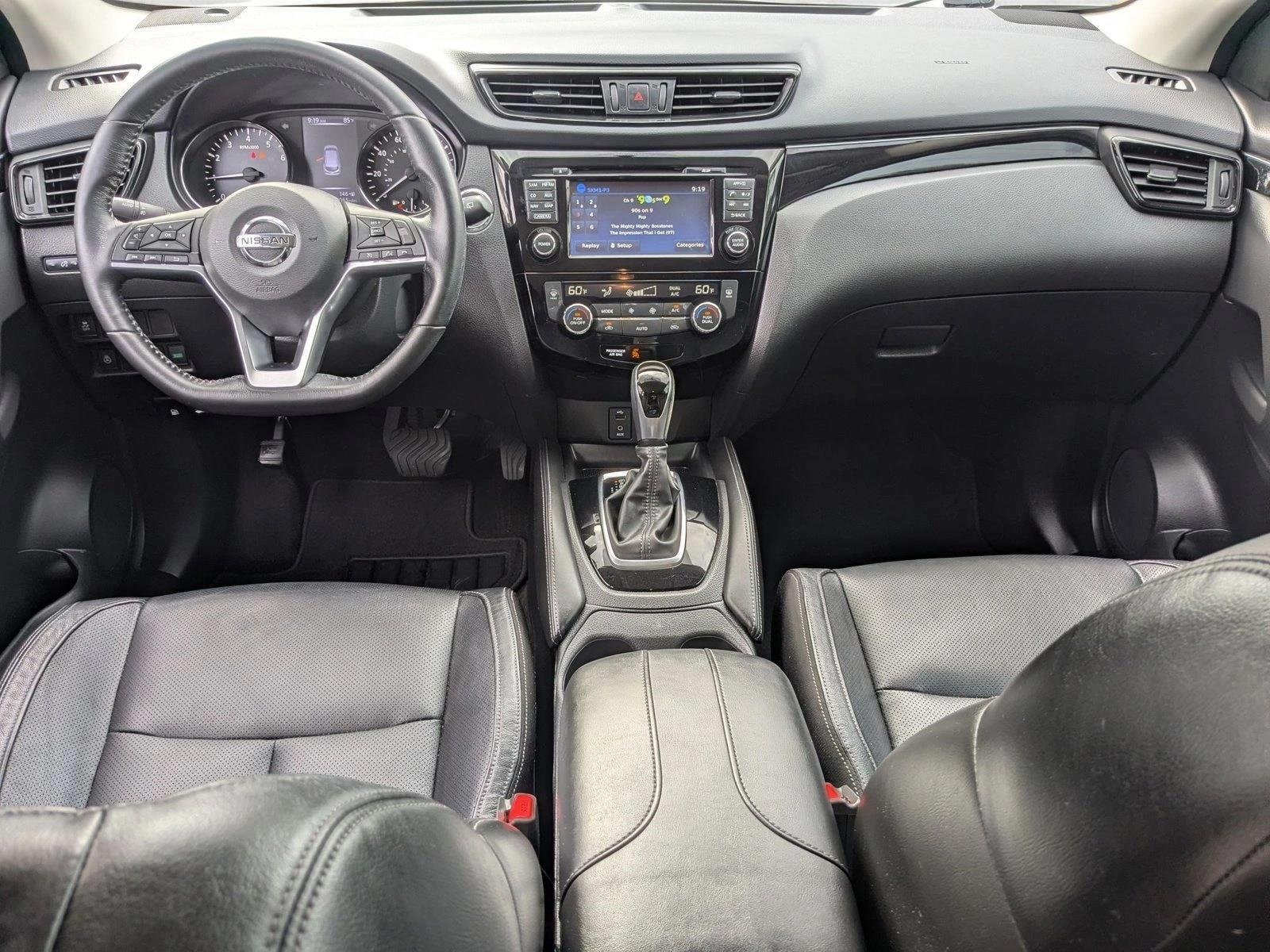 Thumbnail: 2017 Nissan Rogue Sport - 4
