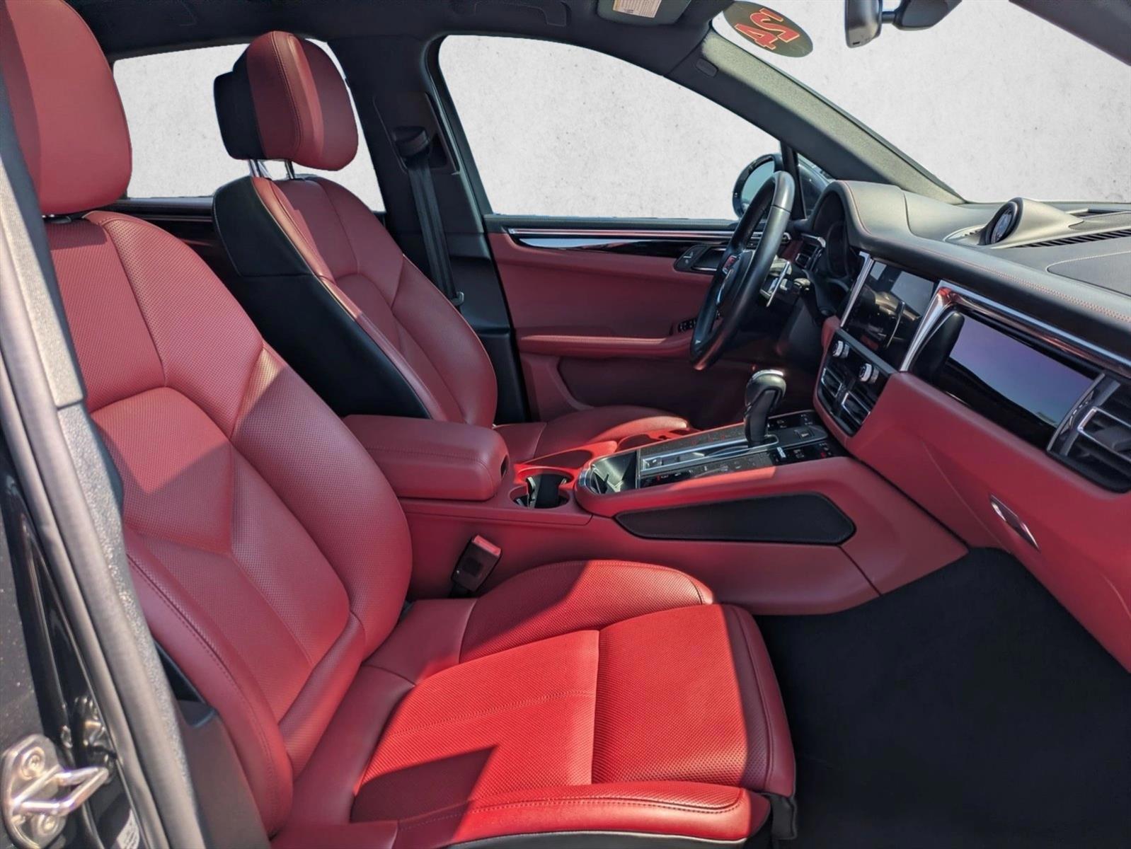 2024 Porsche Macan S - Photo 22