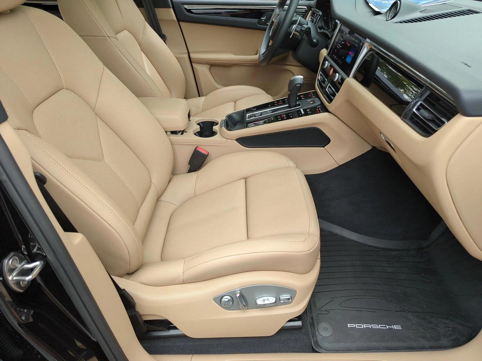 2025 Porsche Macan T - Photo 21