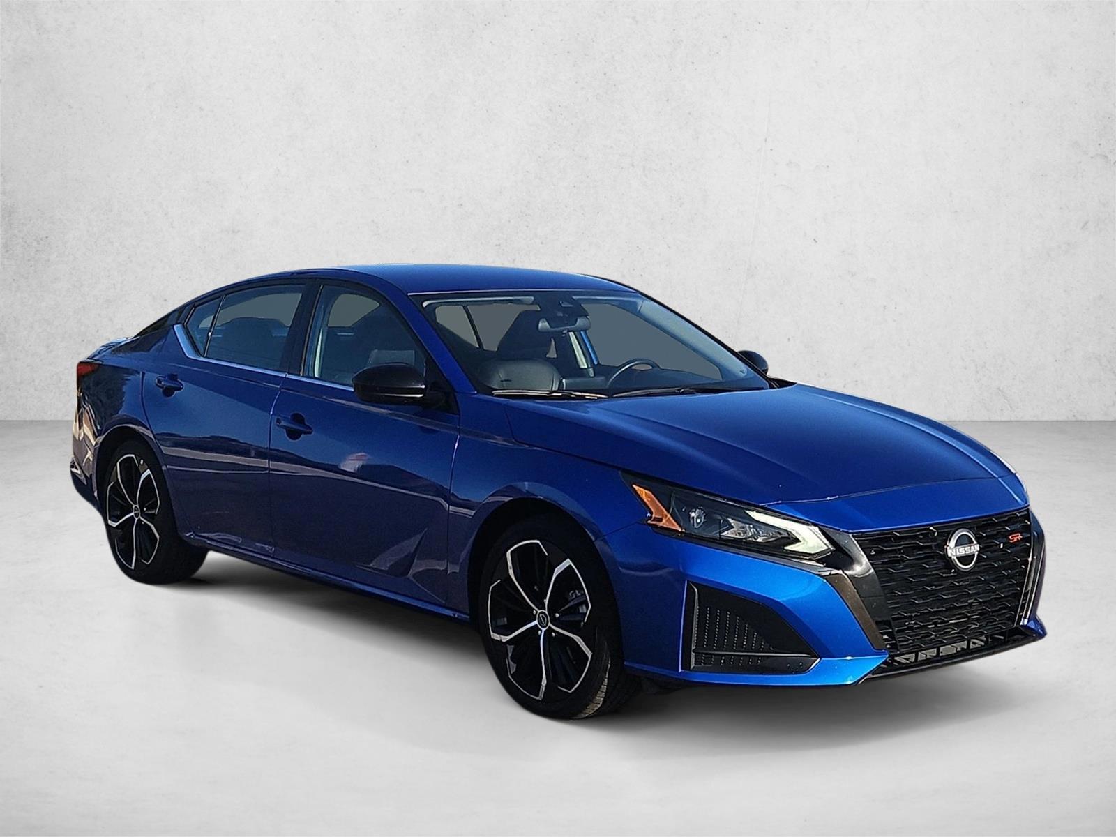 2025 Nissan Altima SR - Photo 3