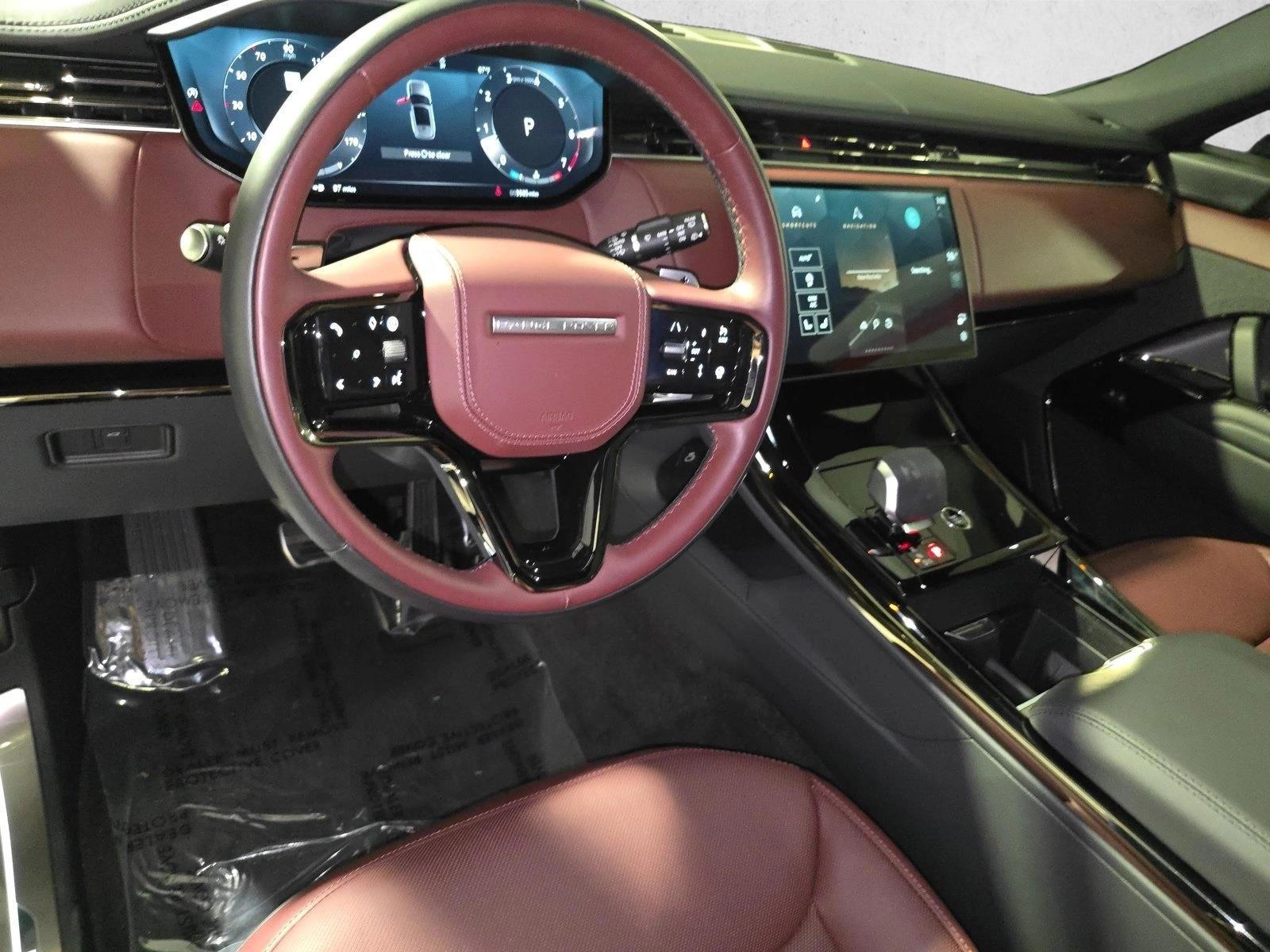 Thumbnail: 2025 Land Rover Range Rover Sport - 4