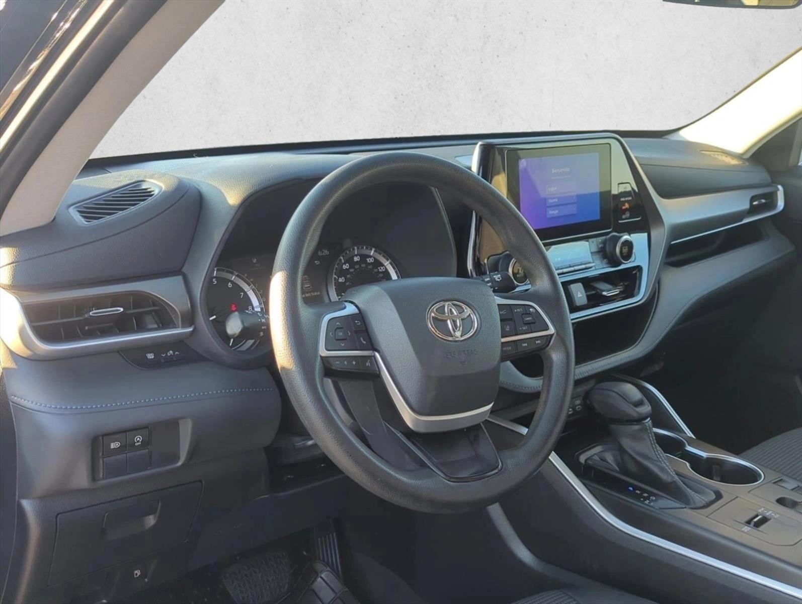 Thumbnail: 2023 Toyota Highlander - 3