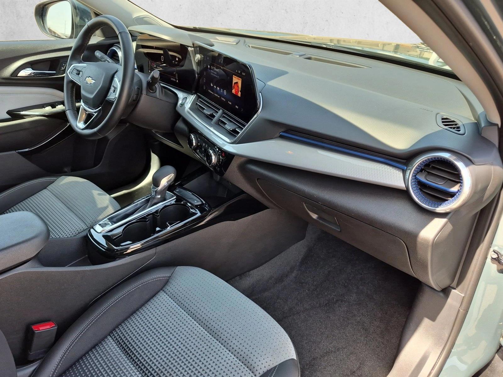 2025 Chevrolet Trax LT - Photo 20