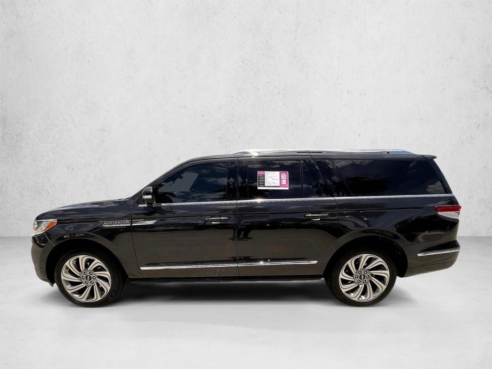 Thumbnail: 2023 Lincoln Navigator L - 2