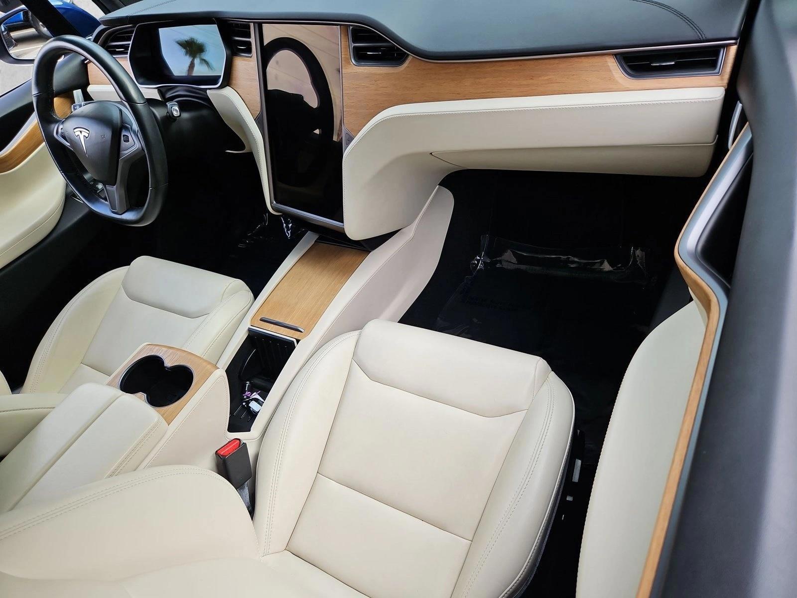2020 Tesla Model X Long Range - Photo 22