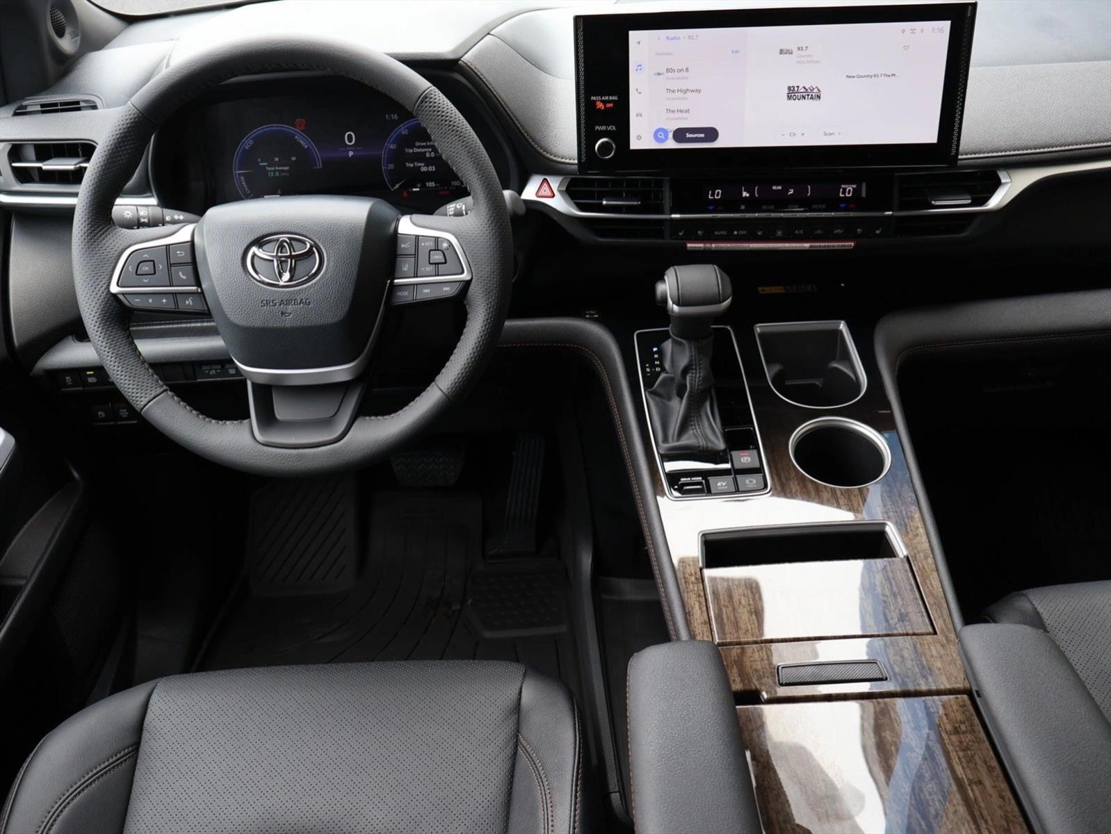 Thumbnail: 2026 Toyota Sienna - 3