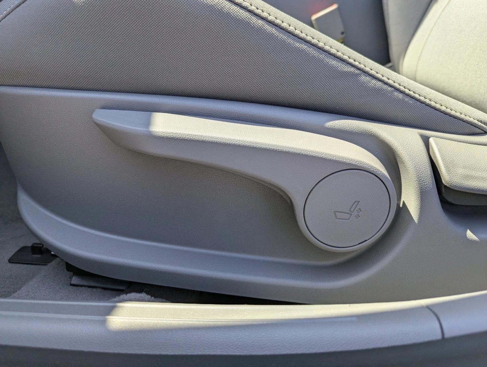 Thumbnail: 2026 Hyundai Elantra - 4