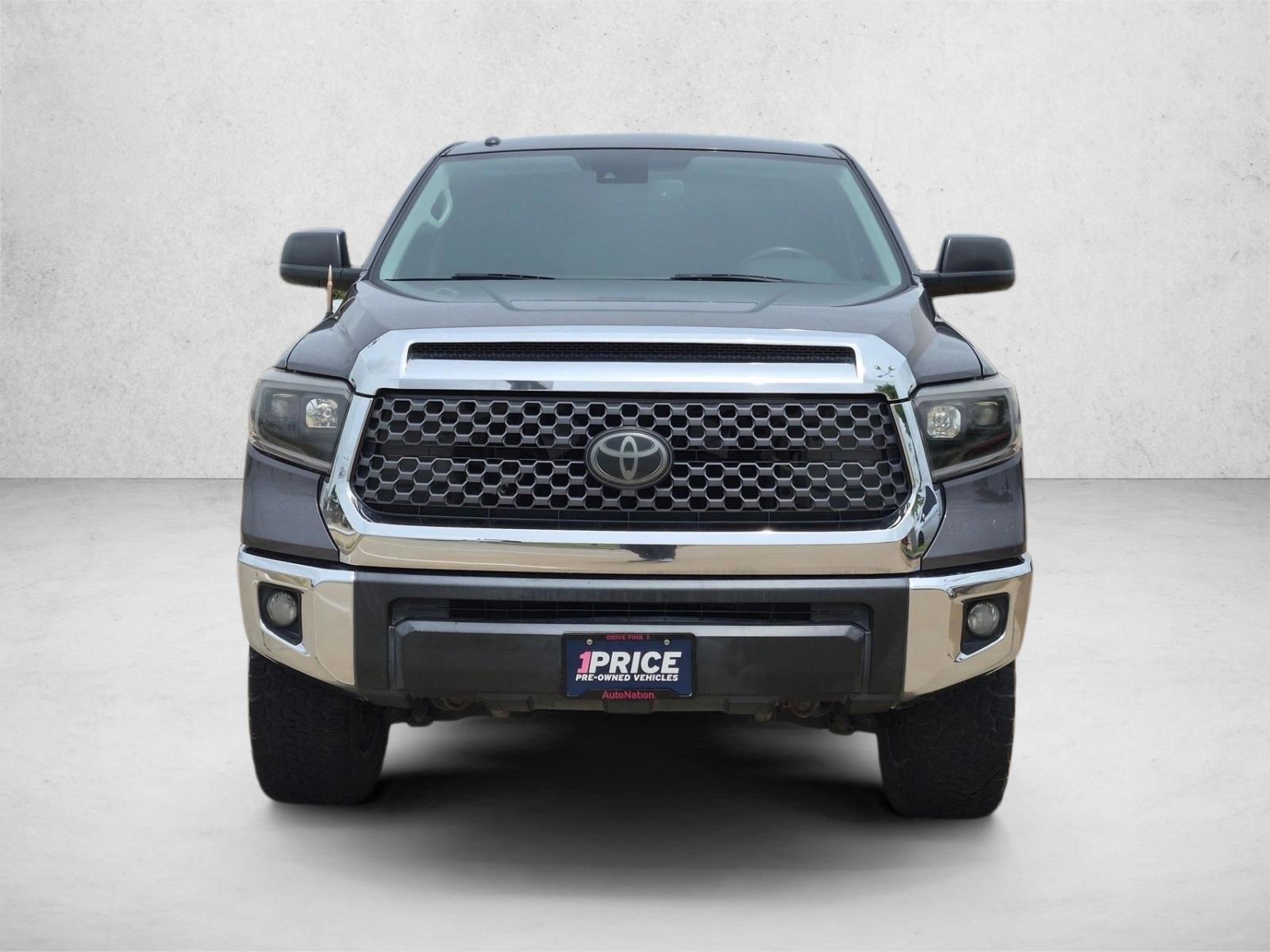 2018 Toyota Tundra SR5 - Photo 2