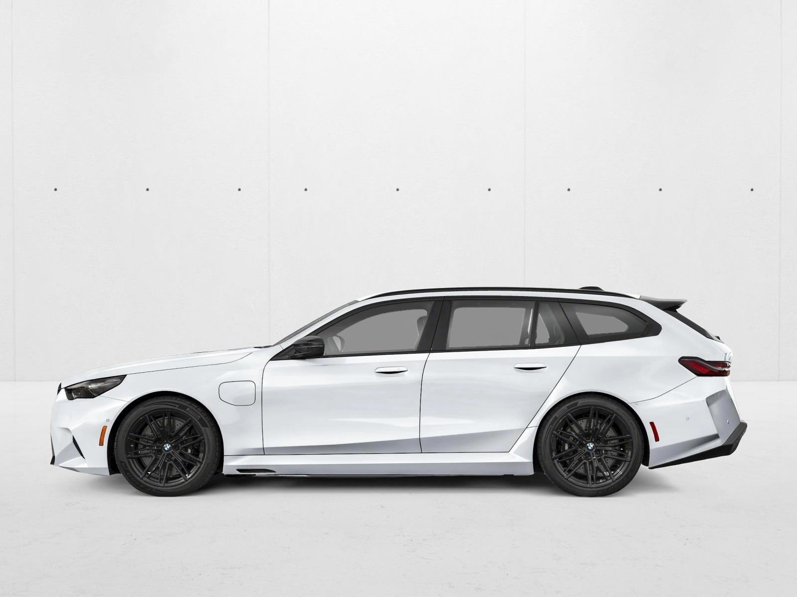 Thumbnail: 2027 BMW M5 - 2