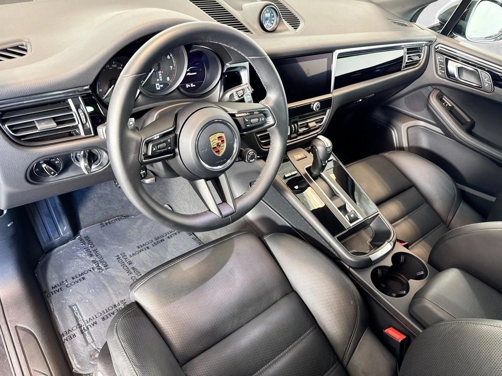 Thumbnail: 2026 Porsche Macan - 3