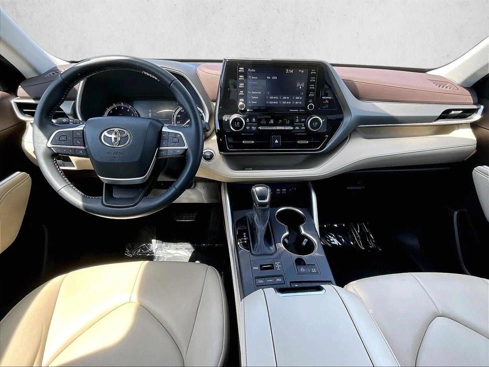Thumbnail: 2022 Toyota Highlander - 4