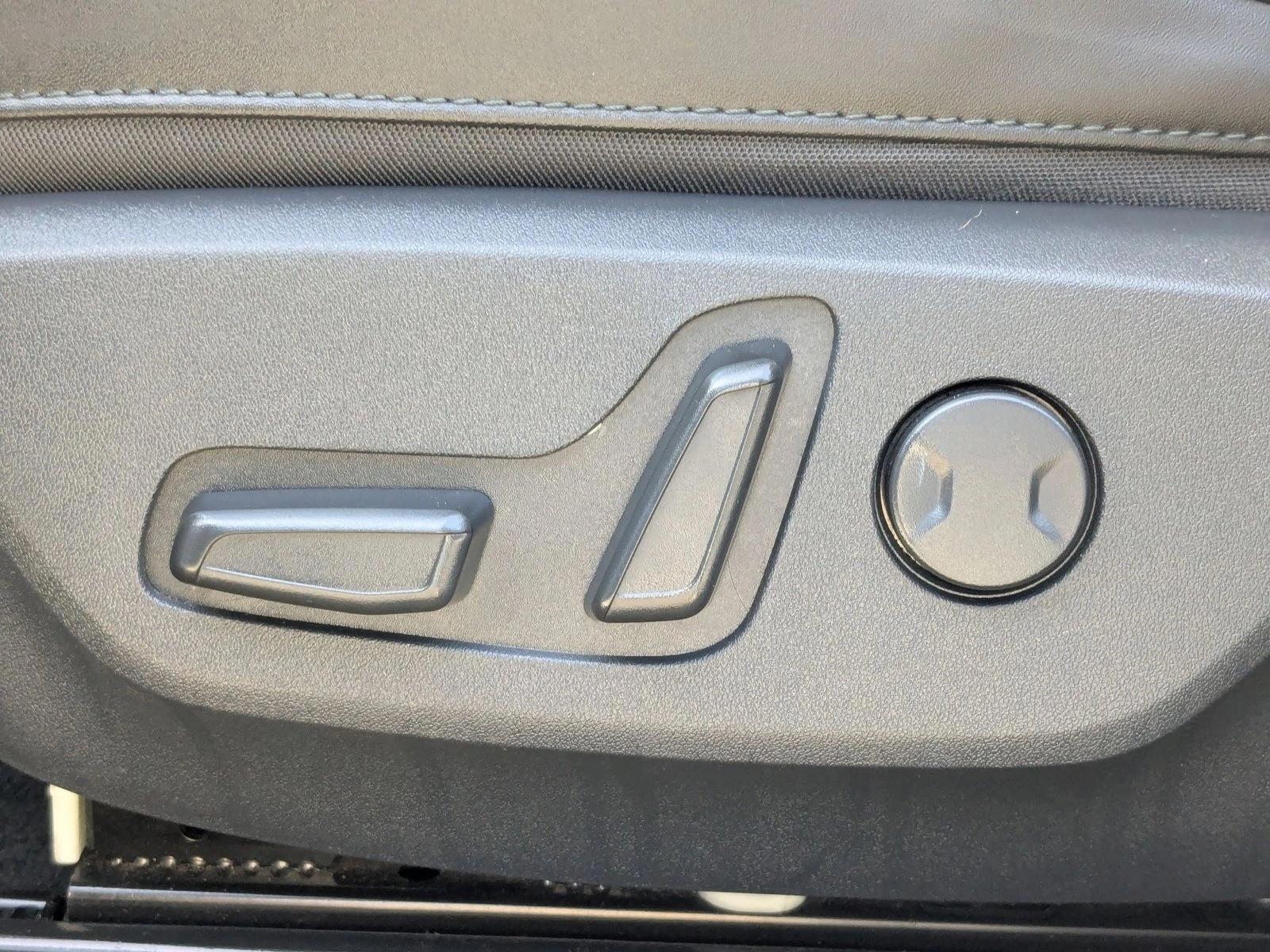 Thumbnail: 2023 Kia Niro - 4