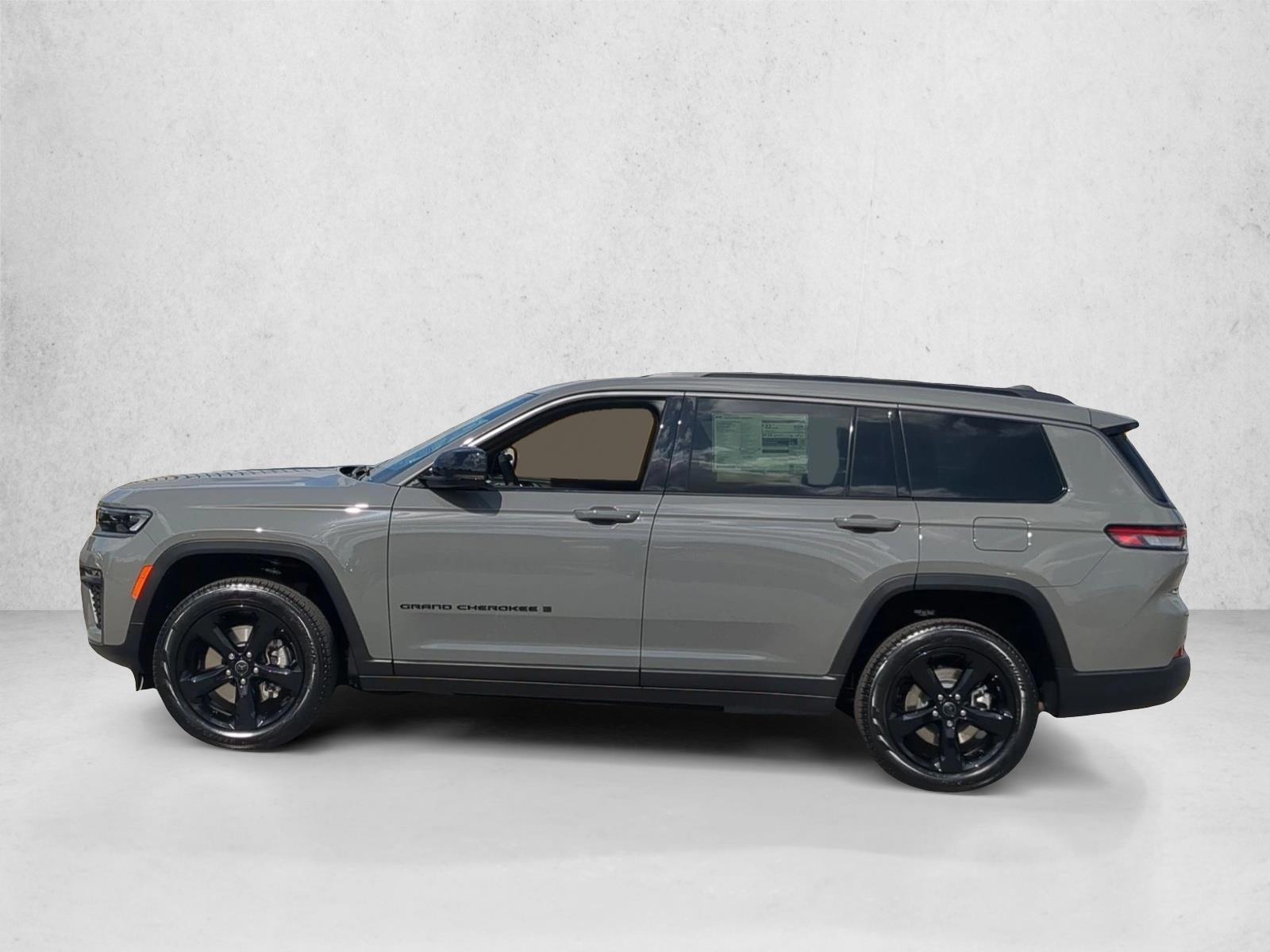 Thumbnail: 2027 Jeep Grand Cherokee L - 2
