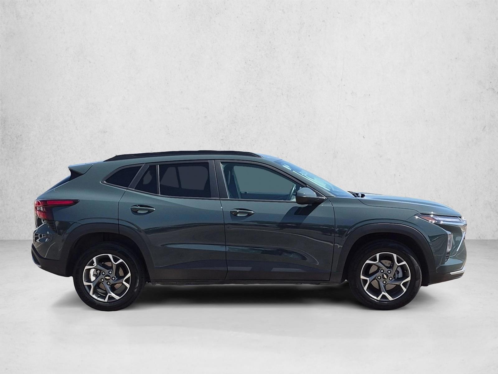 2025 Chevrolet Trax LT - Photo 4