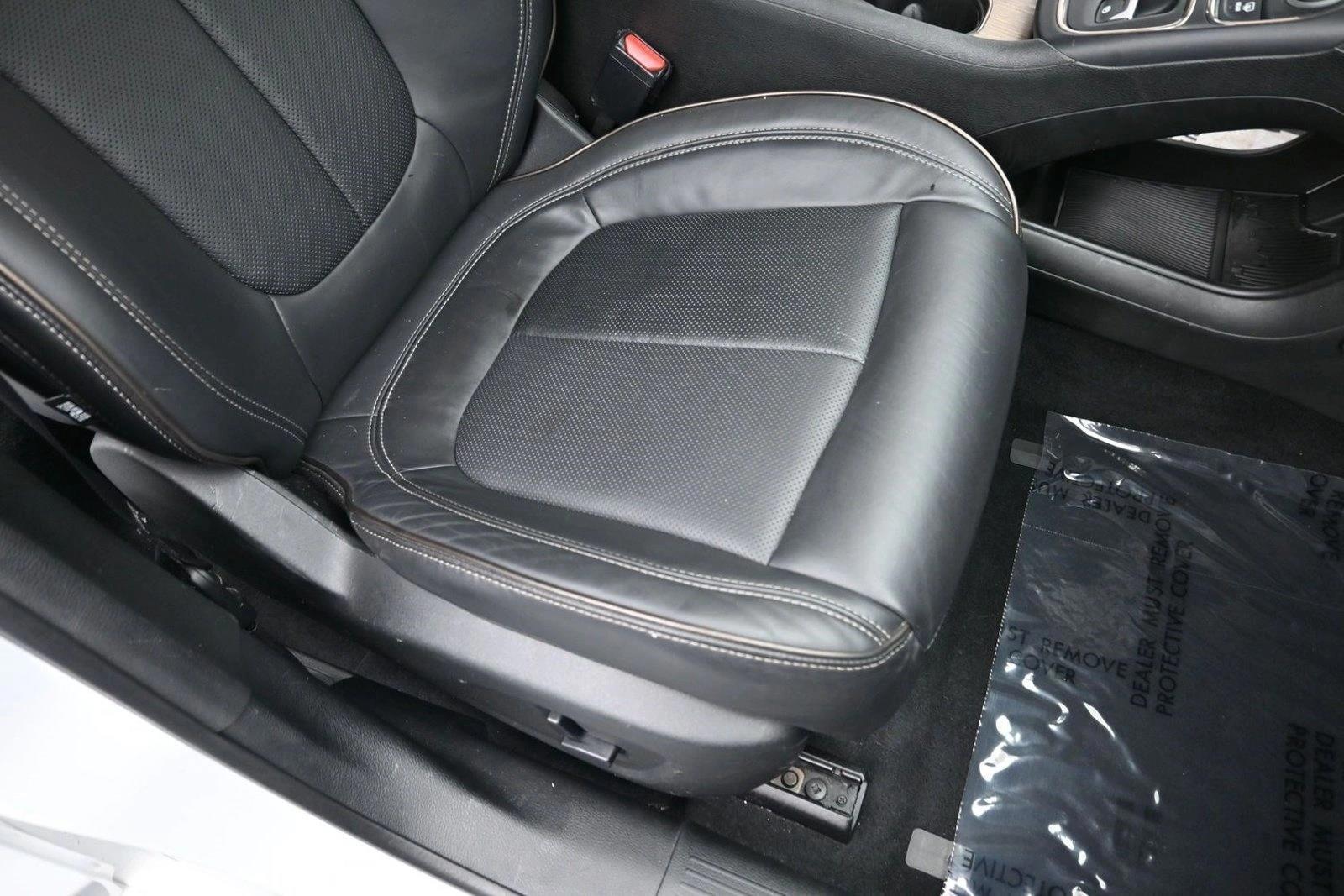 Thumbnail: 2015 Chrysler 200 - 6