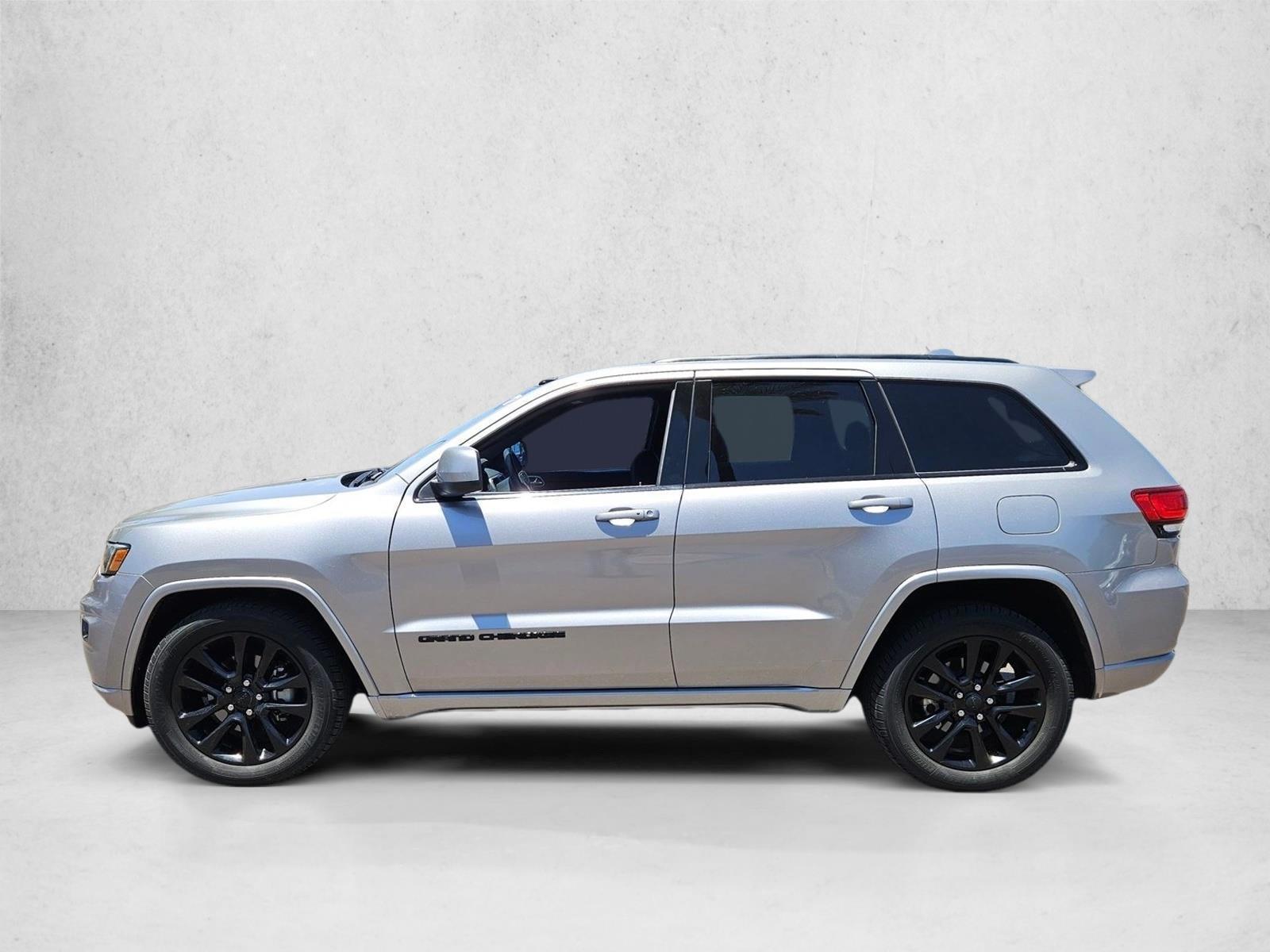 Thumbnail: 2017 Jeep Grand Cherokee - 2