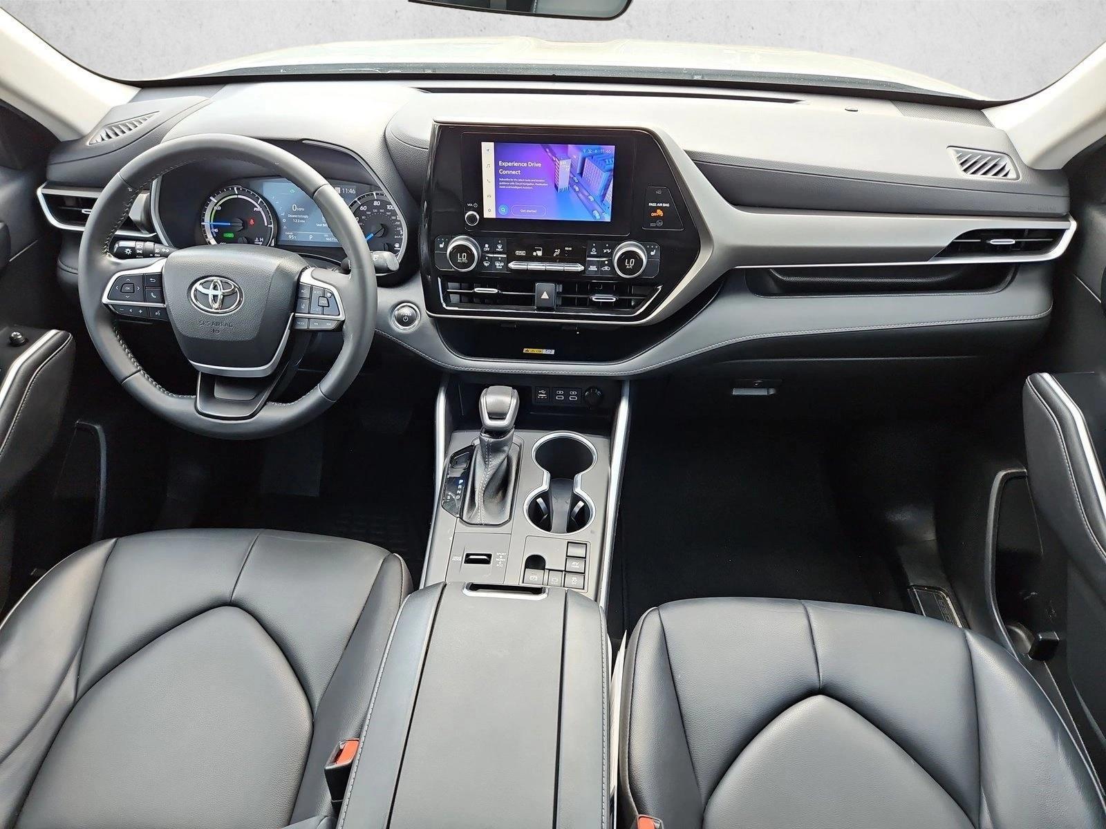 Thumbnail: 2023 Toyota Highlander - 3