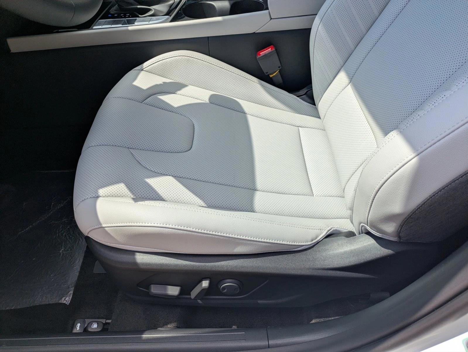 Thumbnail: 2026 Hyundai Elantra - 4