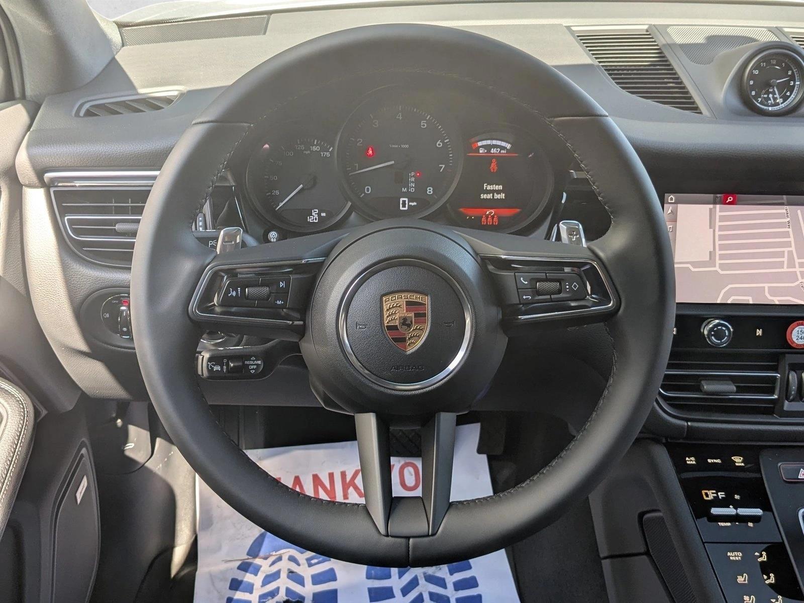 2026 Porsche Macan T - Photo 15