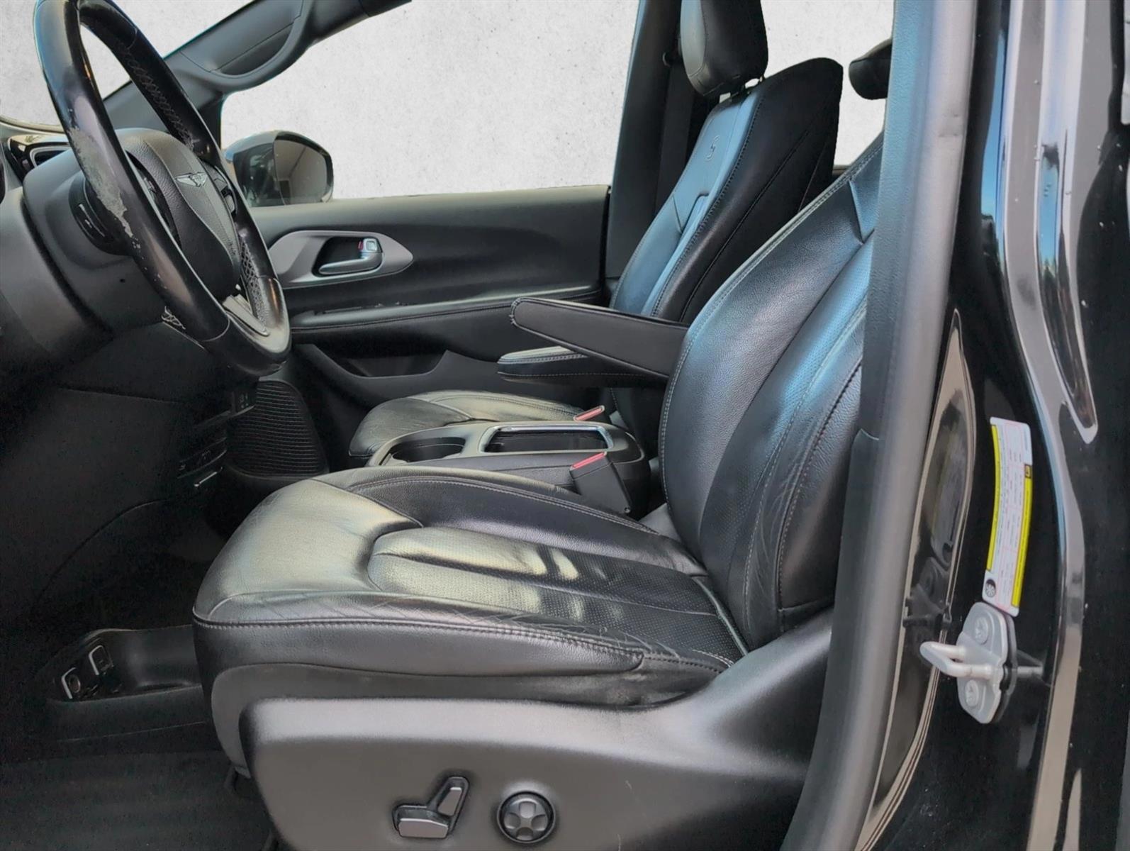 Thumbnail: 2018 Chrysler Pacifica - 4