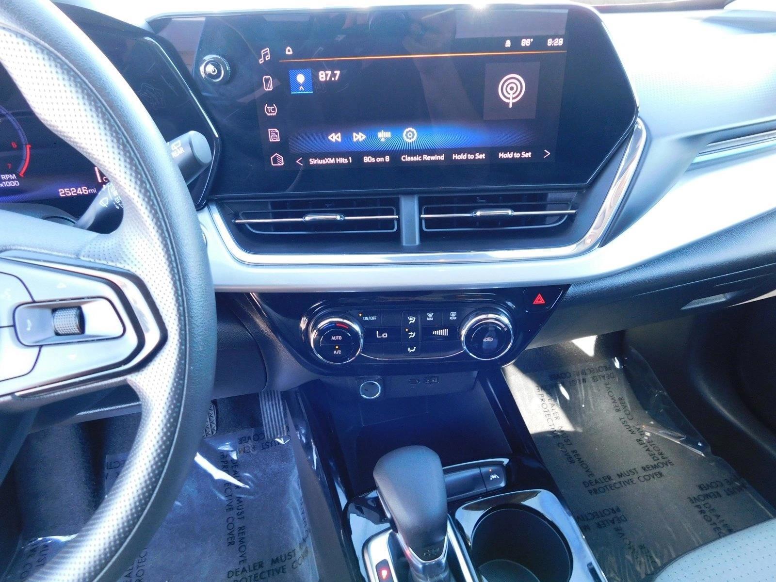 2025 Chevrolet Trax LT - Photo 21