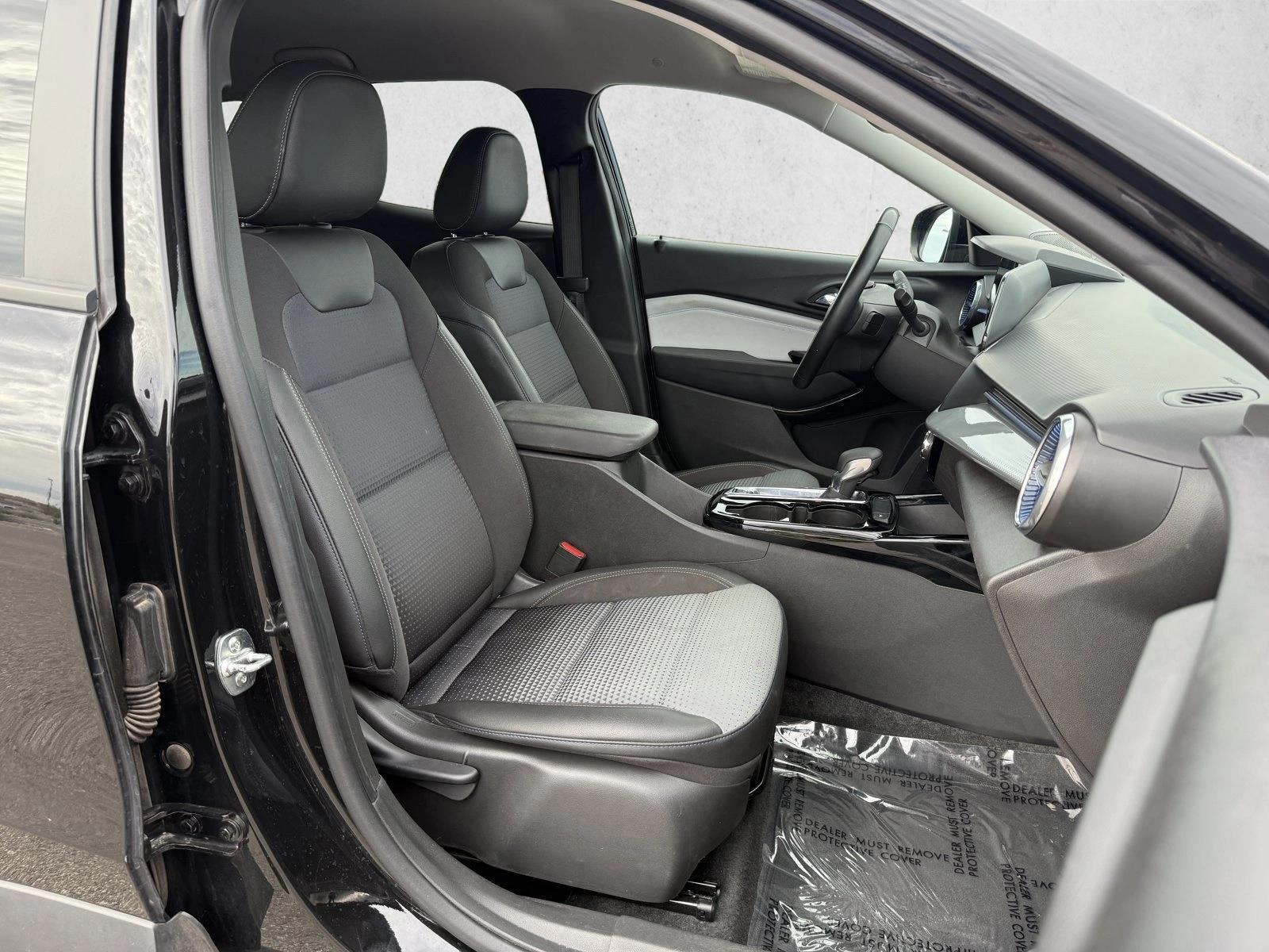 2025 Chevrolet Trax LT - Photo 13