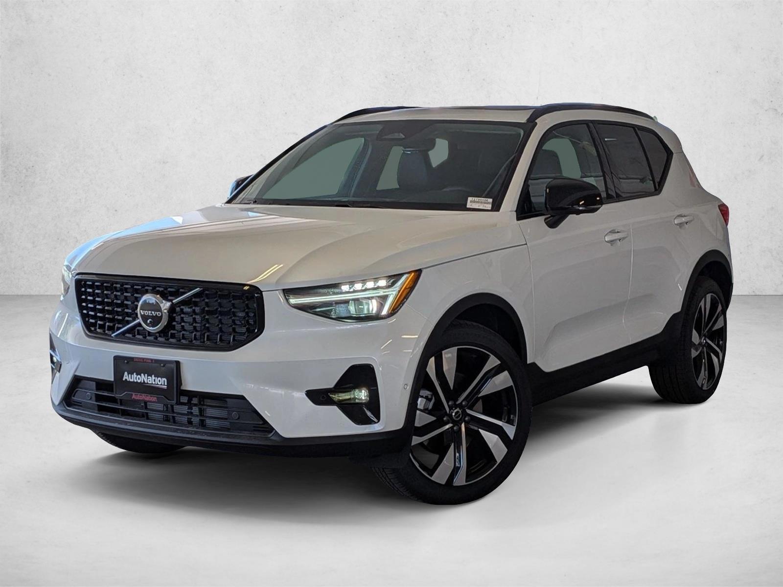 Thumbnail: 2026 Volvo XC40 - 1