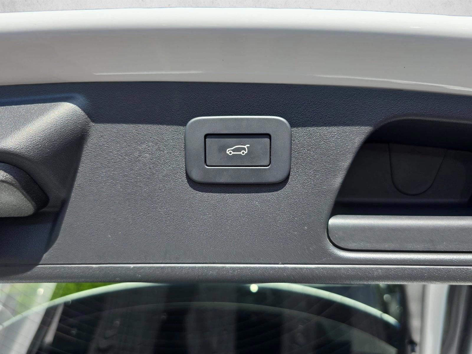 2024 Jaguar E-Pace R-DYNAMIC SE - Photo 13