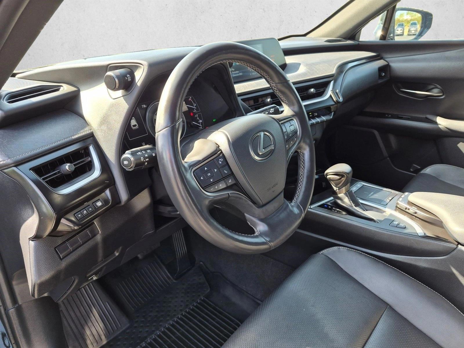 Thumbnail: 2019 Lexus UX - 3
