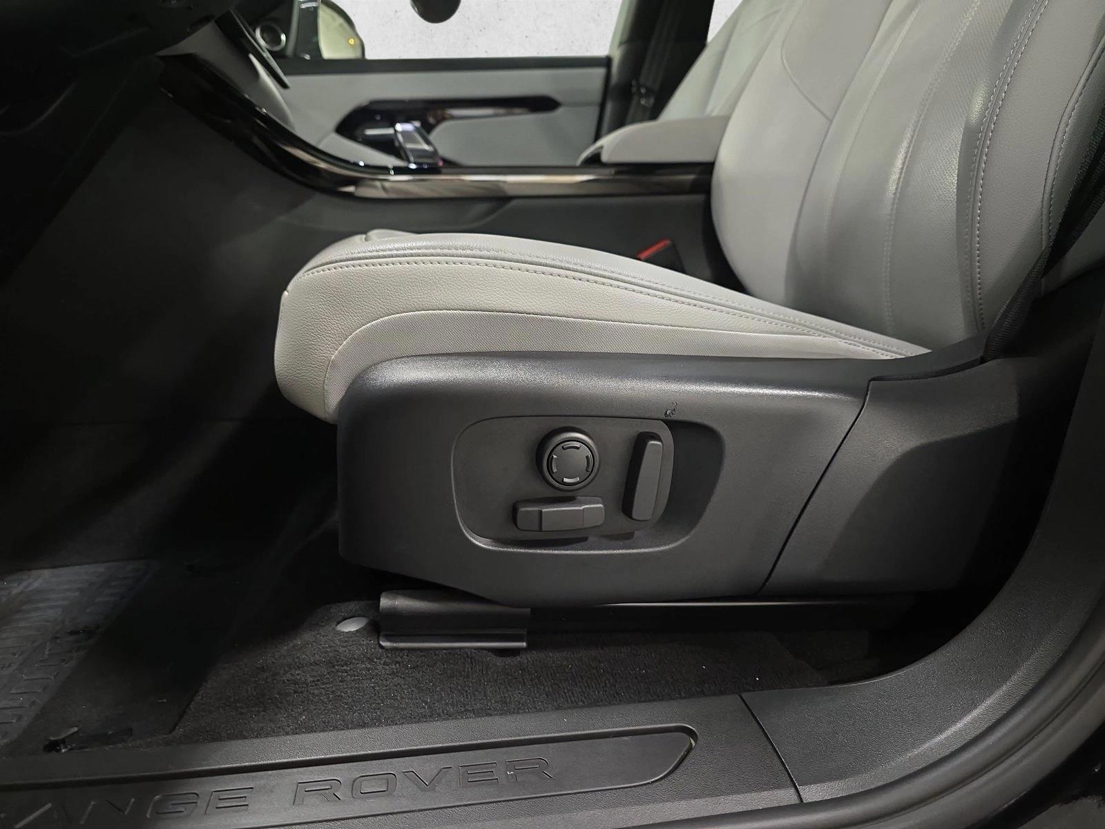 Thumbnail: 2026 Land Rover Range Rover Evoque - 4