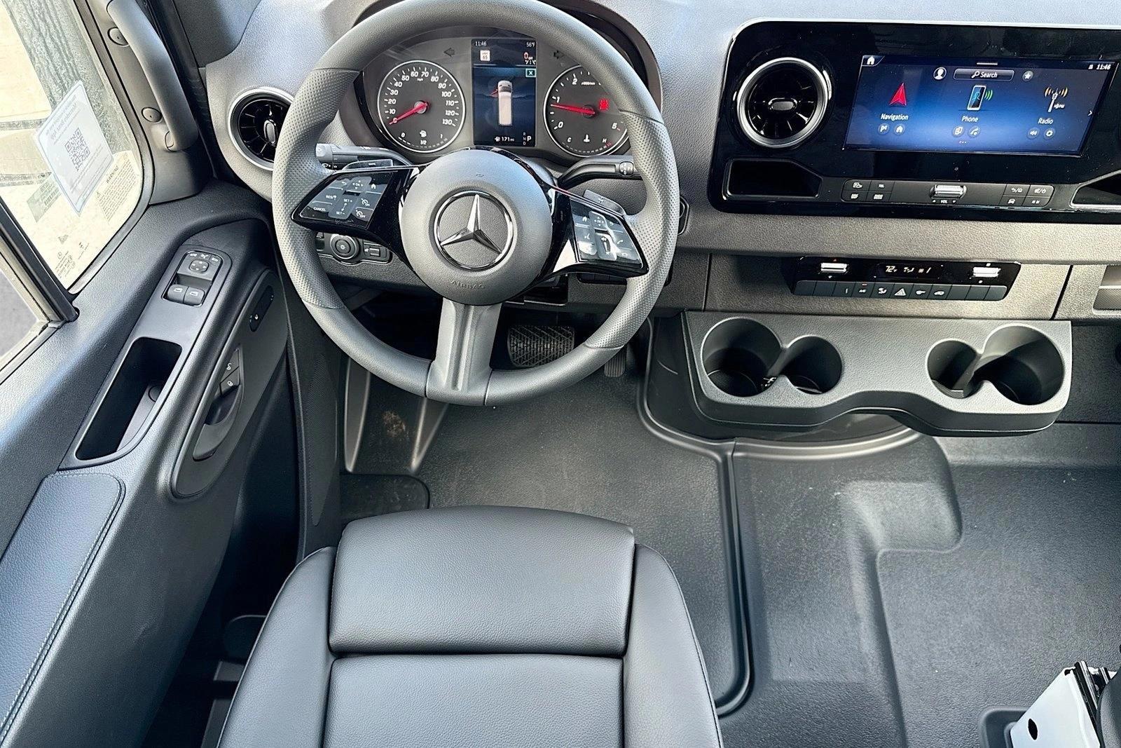 Thumbnail: 2026 Mercedes-Benz Sprinter - 3