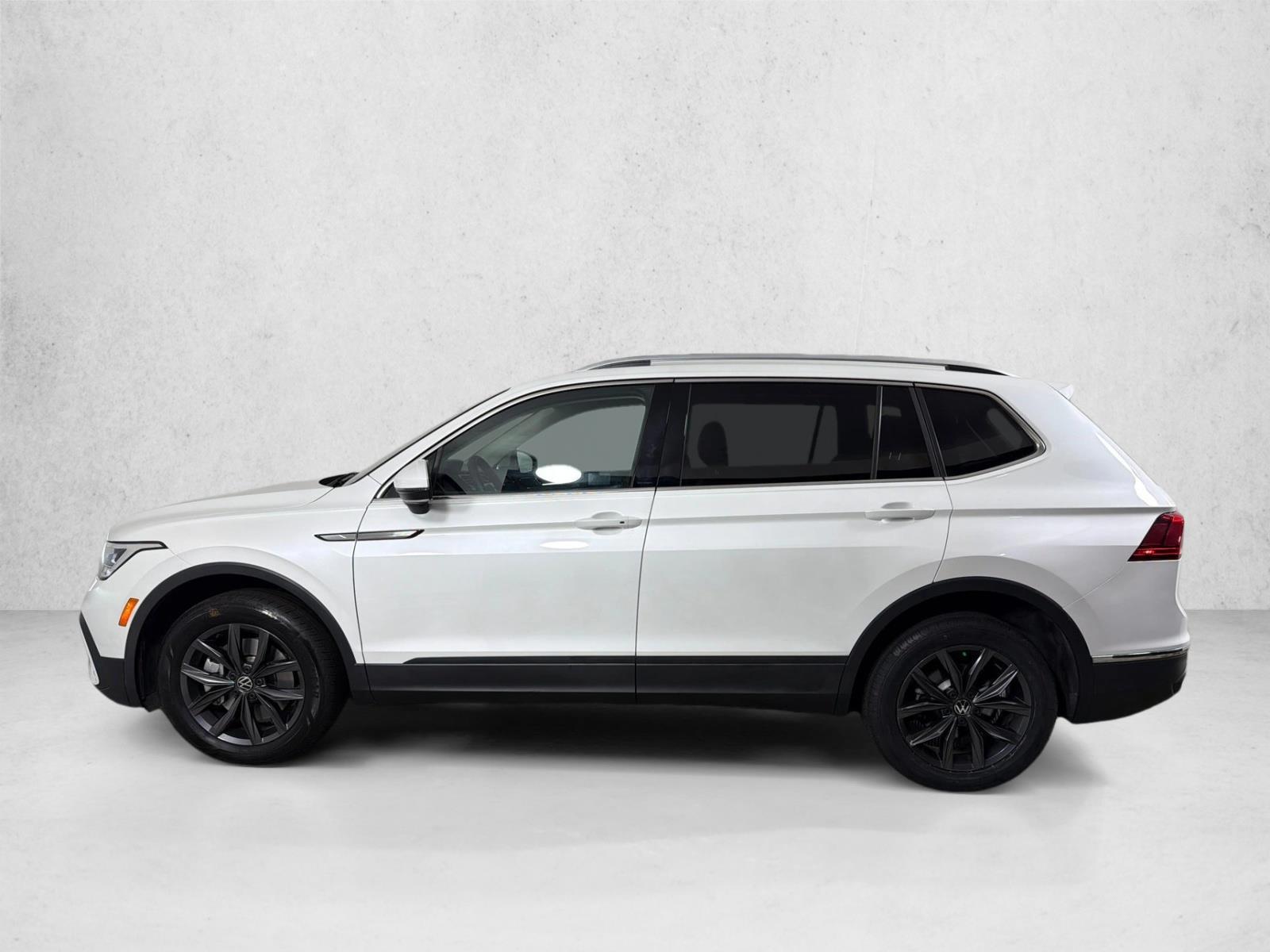 Thumbnail: 2023 Volkswagen Tiguan - 2