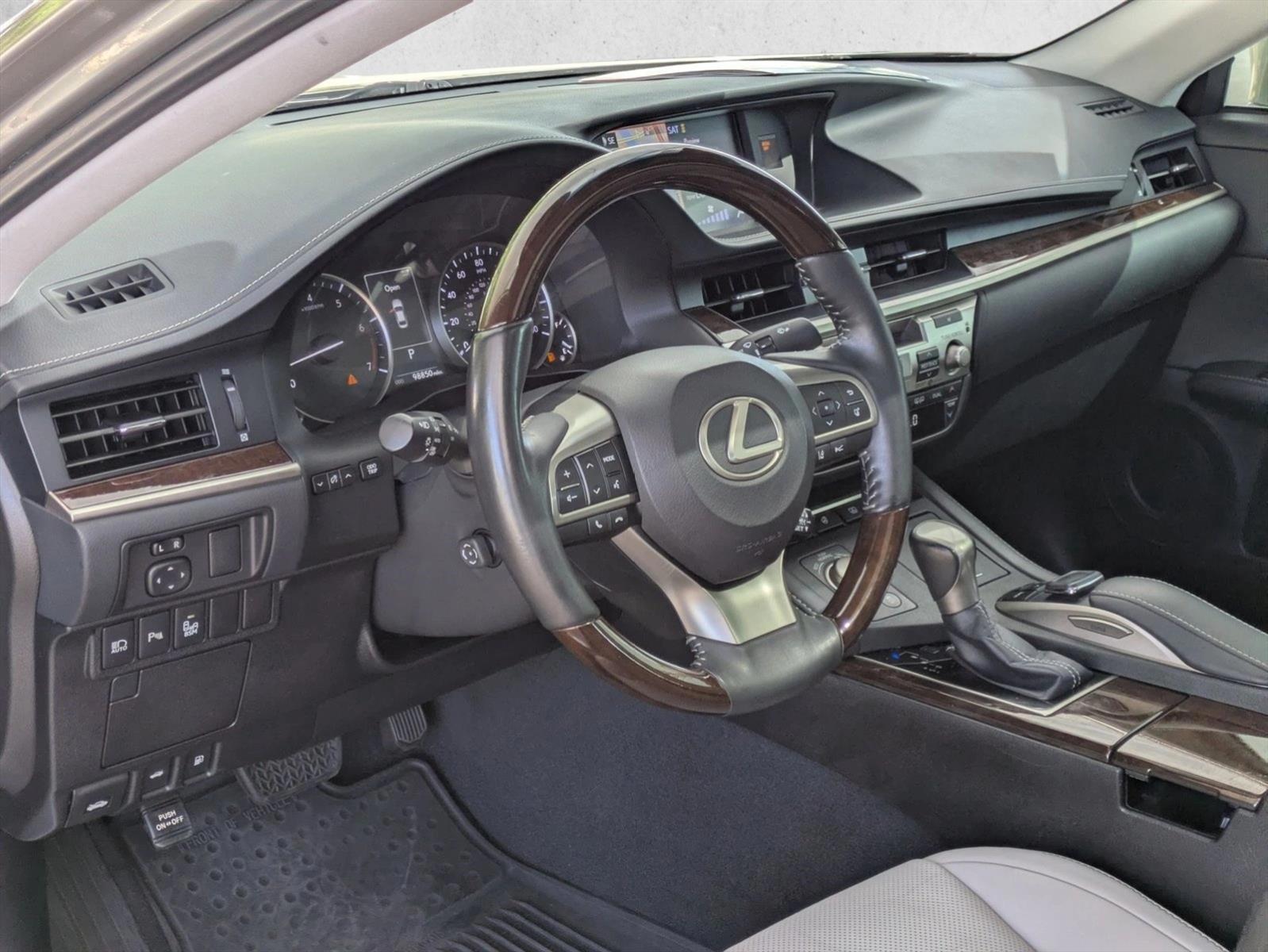 Thumbnail: 2018 Lexus ES - 3