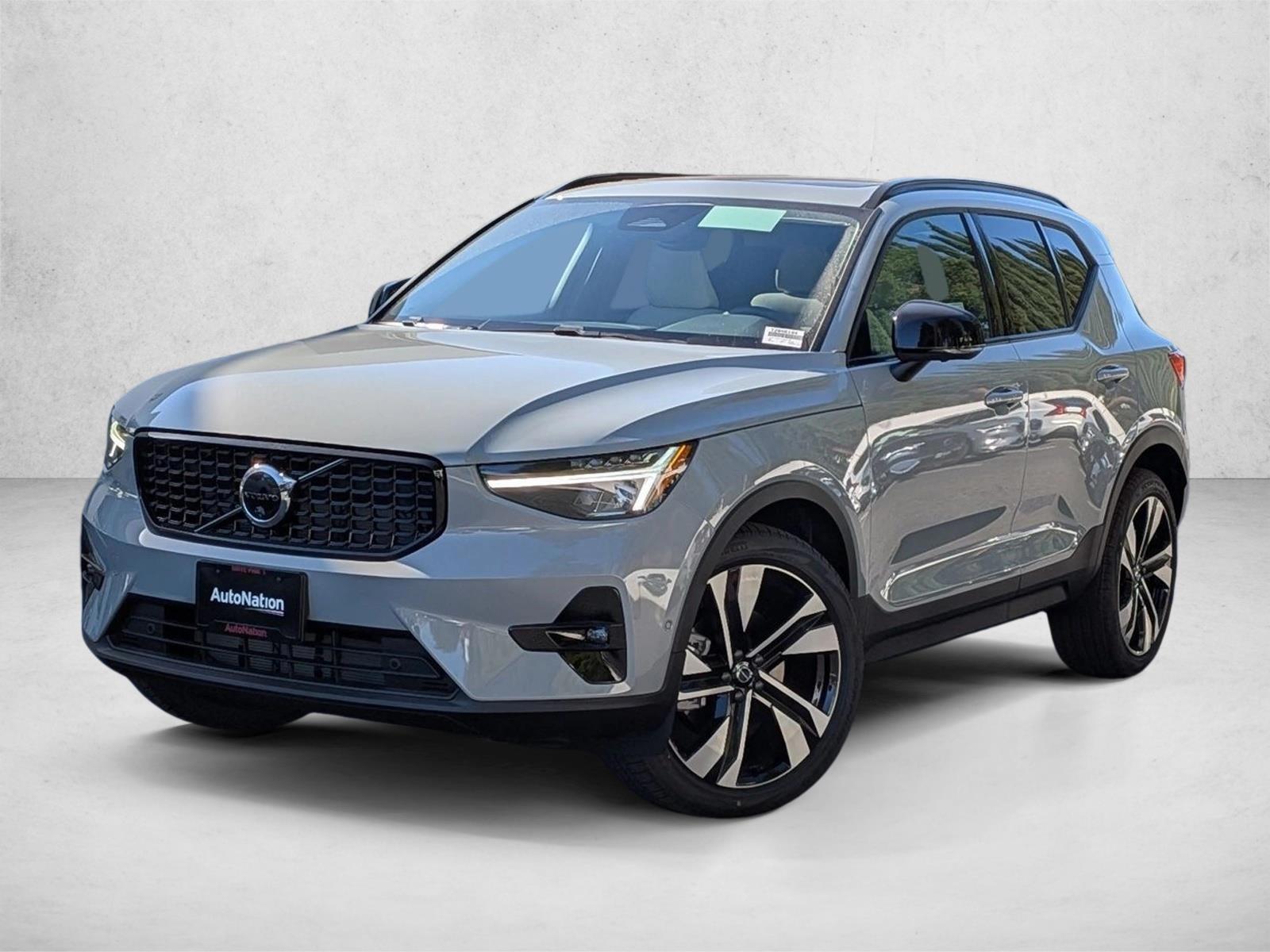 Thumbnail: 2026 Volvo XC40 - 1