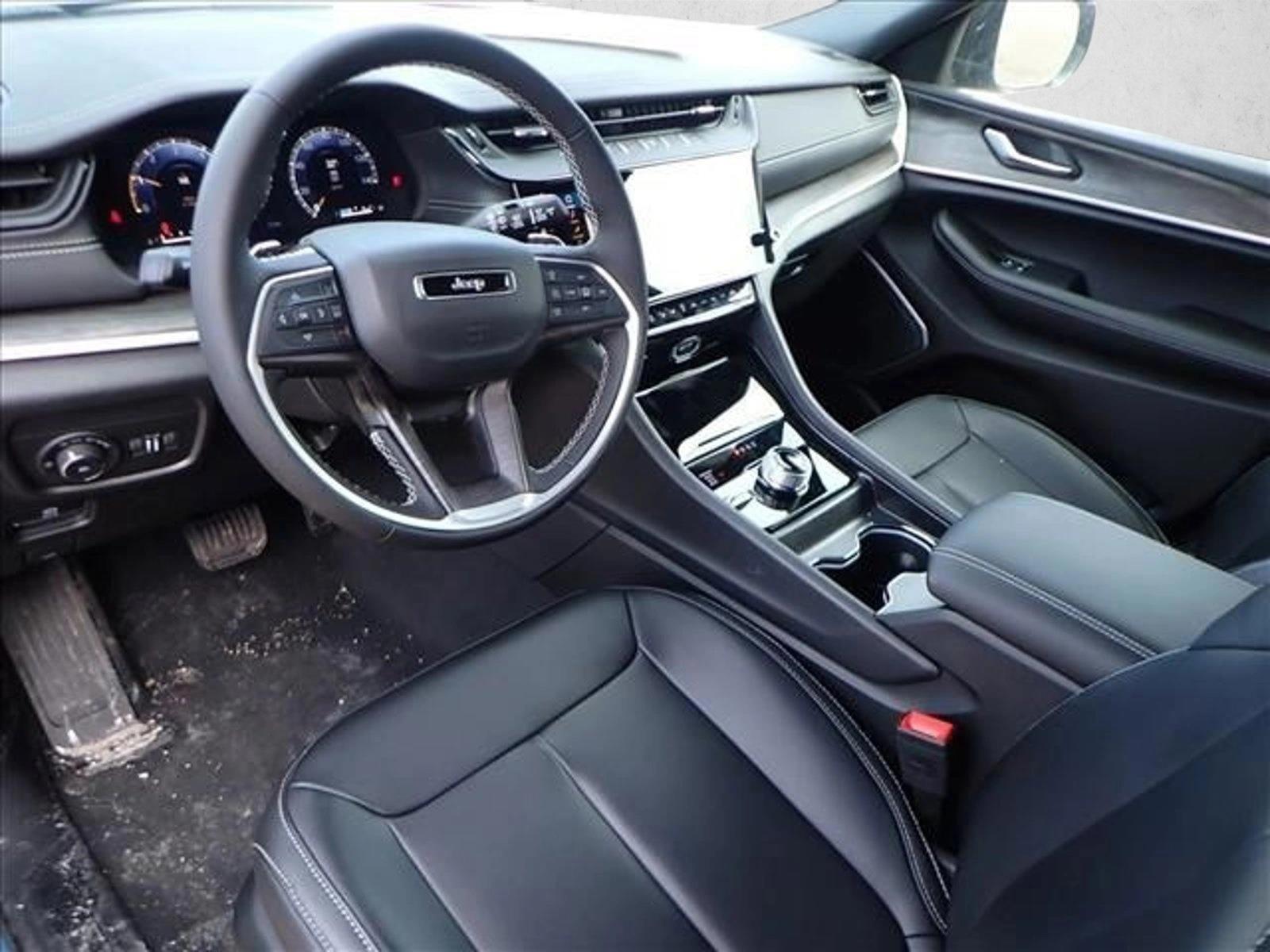 Thumbnail: 2026 Jeep Grand Cherokee - 3
