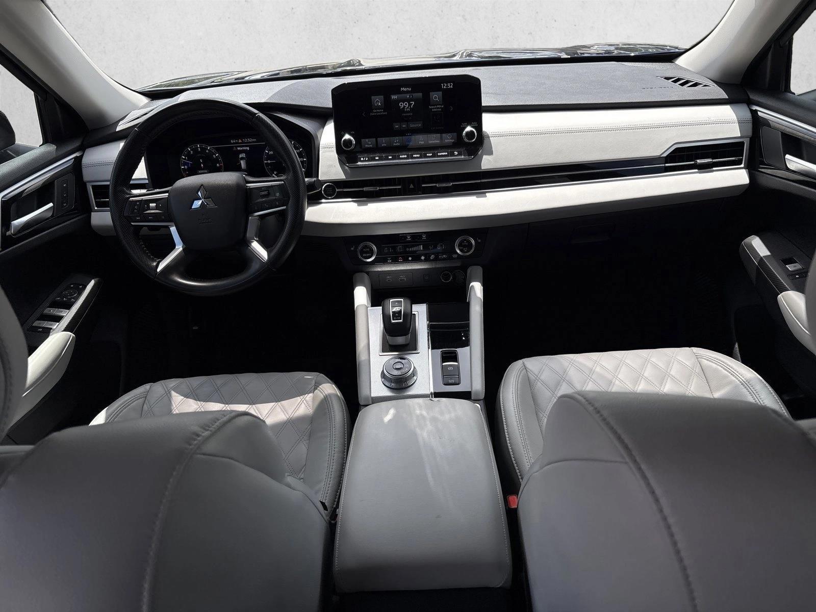 Thumbnail: 2024 Mitsubishi Outlander - 3
