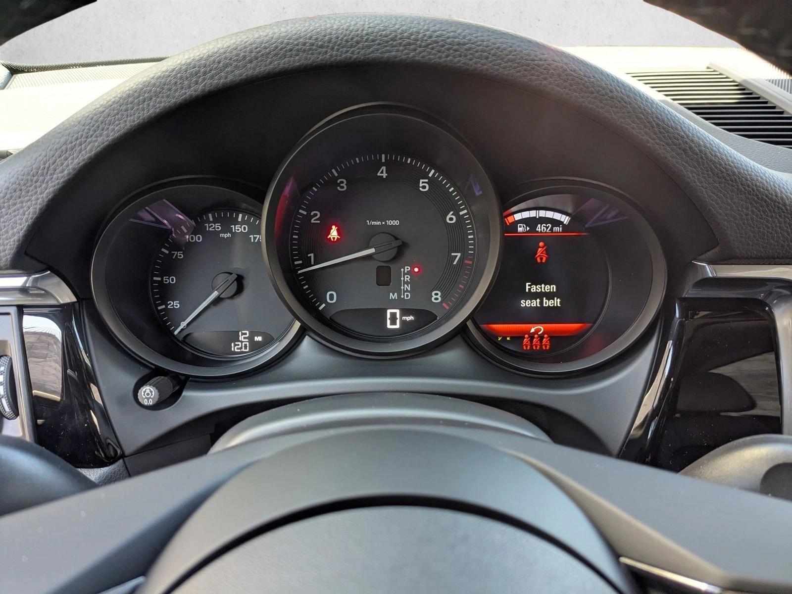 2026 Porsche Macan T - Photo 16