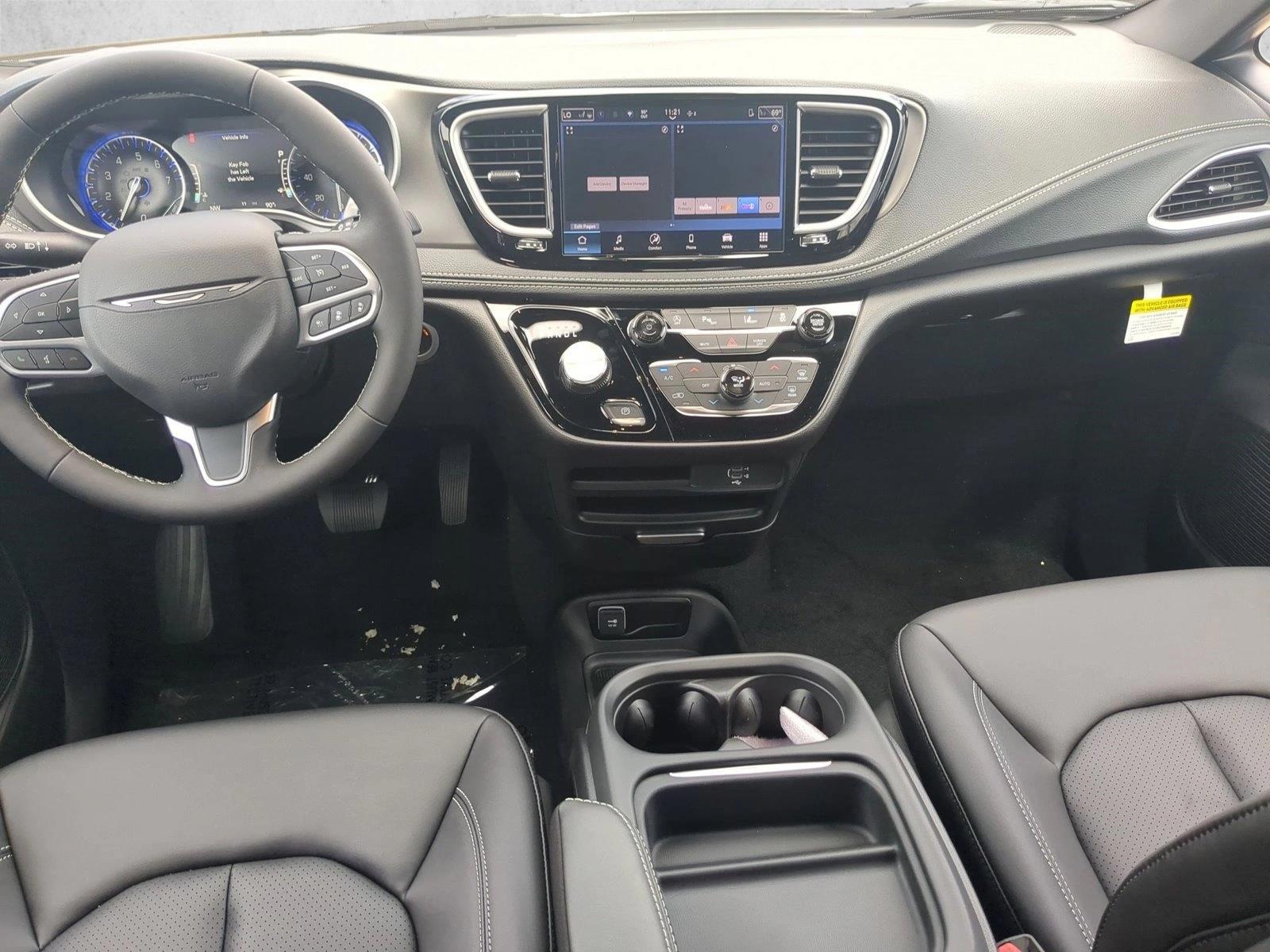 Thumbnail: 2027 Chrysler Pacifica - 2