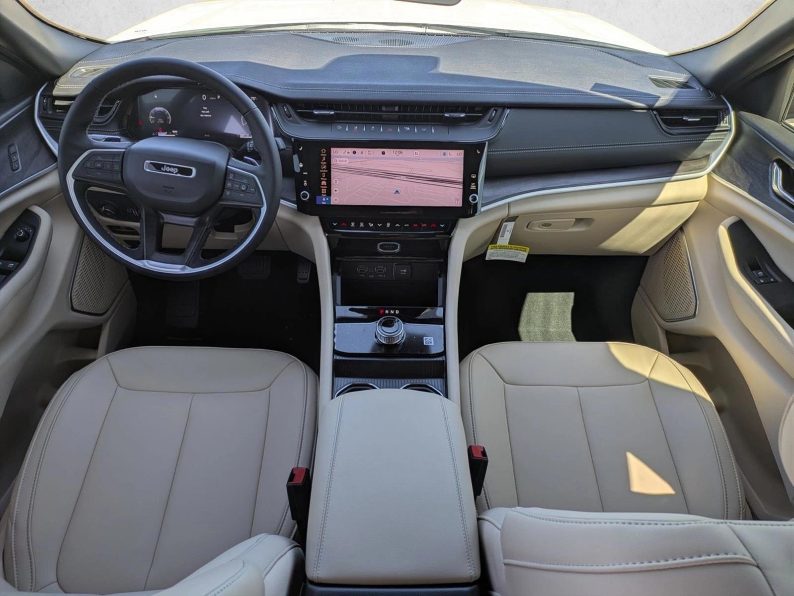 Thumbnail: 2026 Jeep Grand Cherokee - 3