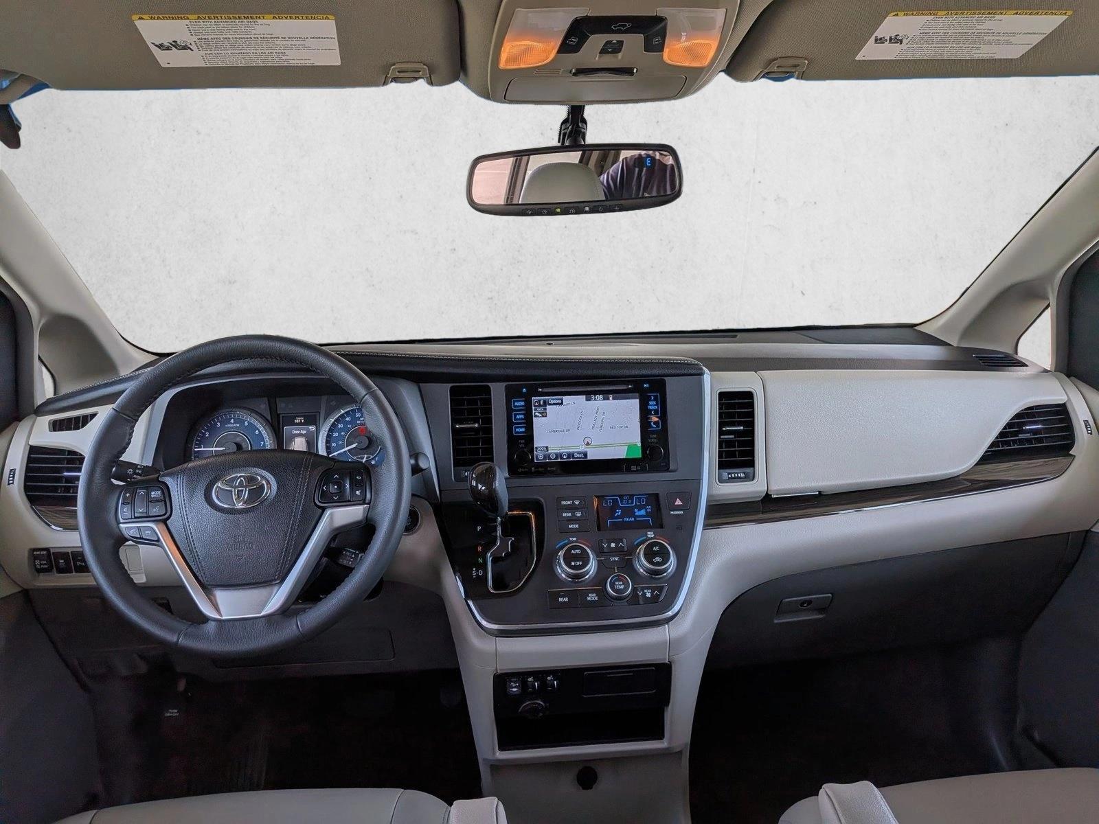 Thumbnail: 2017 Toyota Sienna - 3