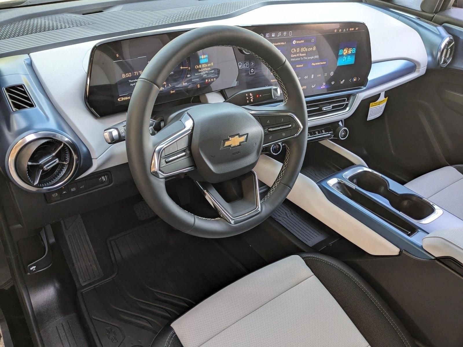 Thumbnail: 2026 Chevrolet Equinox - 3