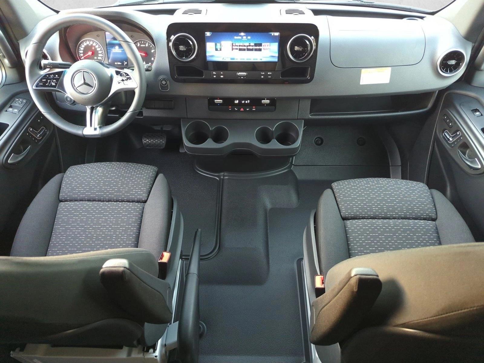 Thumbnail: 2026 Mercedes-Benz Sprinter - 3