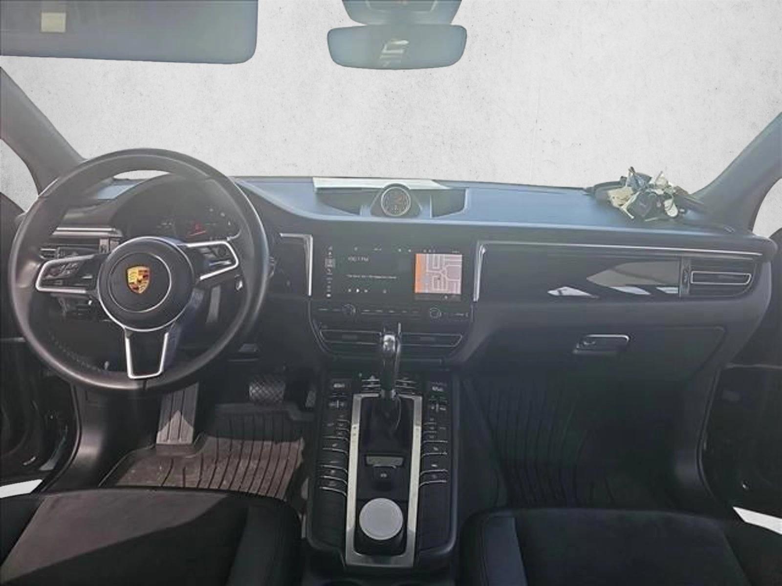 Thumbnail: 2021 Porsche Macan - 3