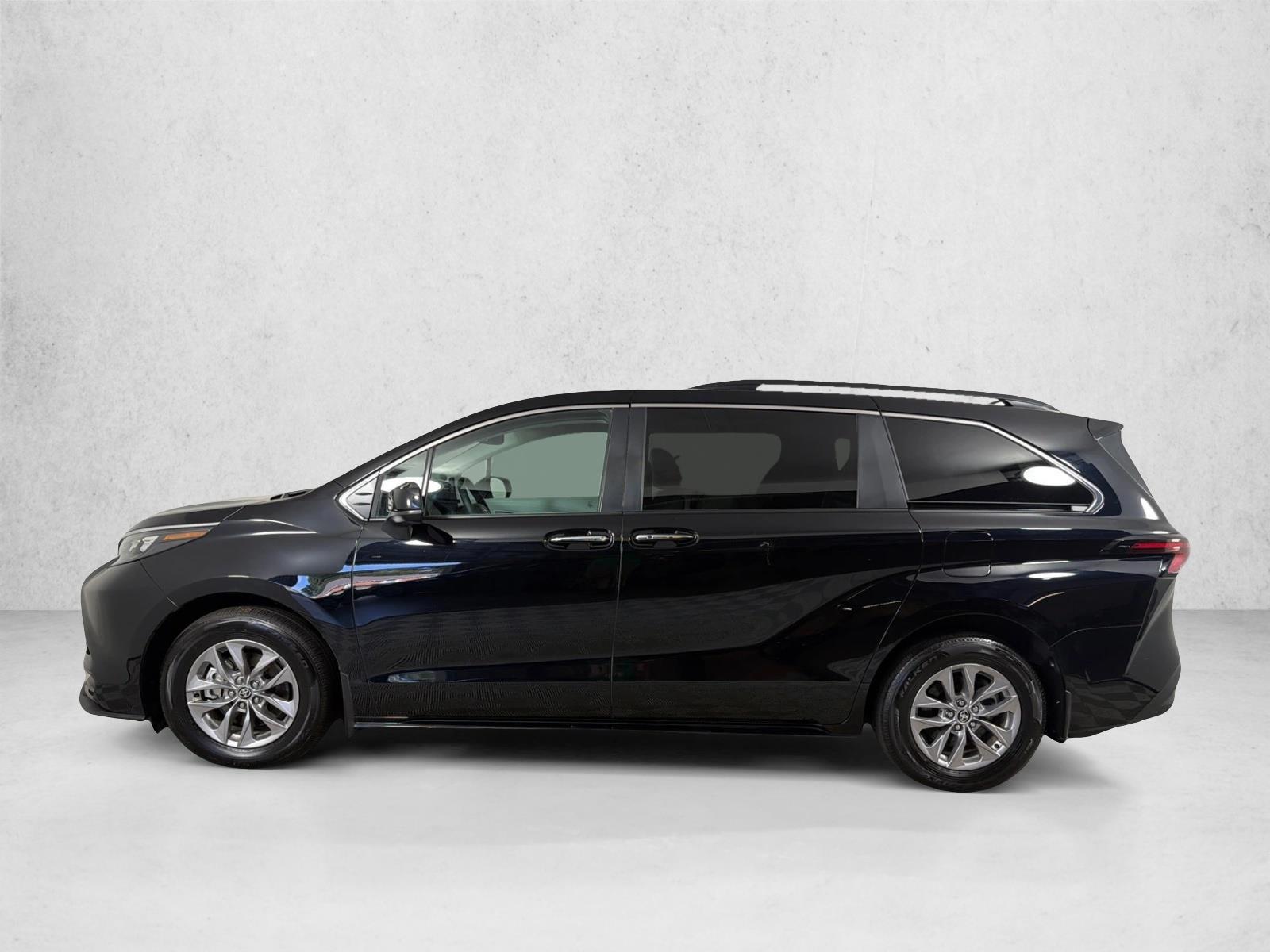 Thumbnail: 2025 Toyota Sienna - 2