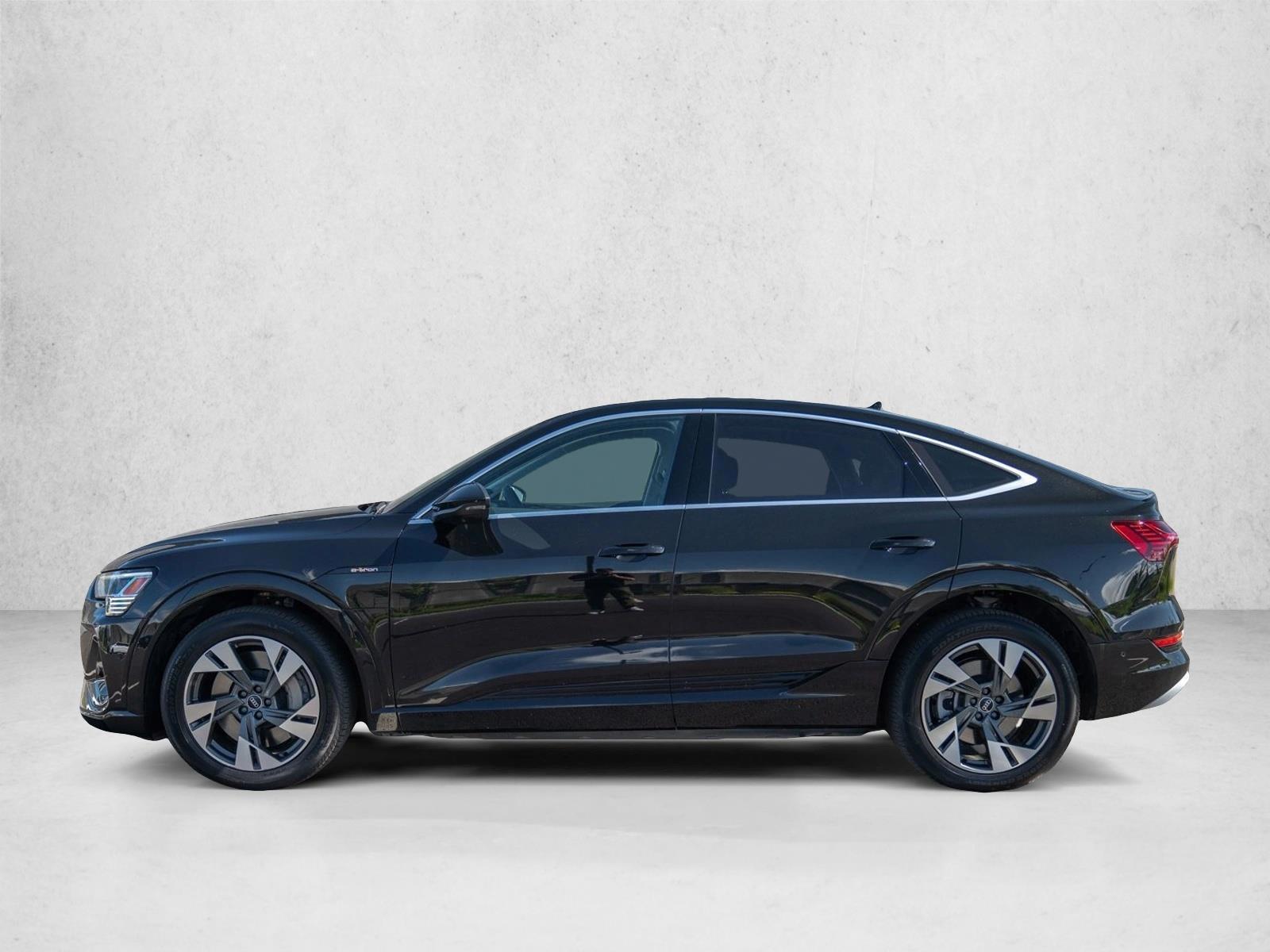 Thumbnail: 2022 Audi e-tron S - 2