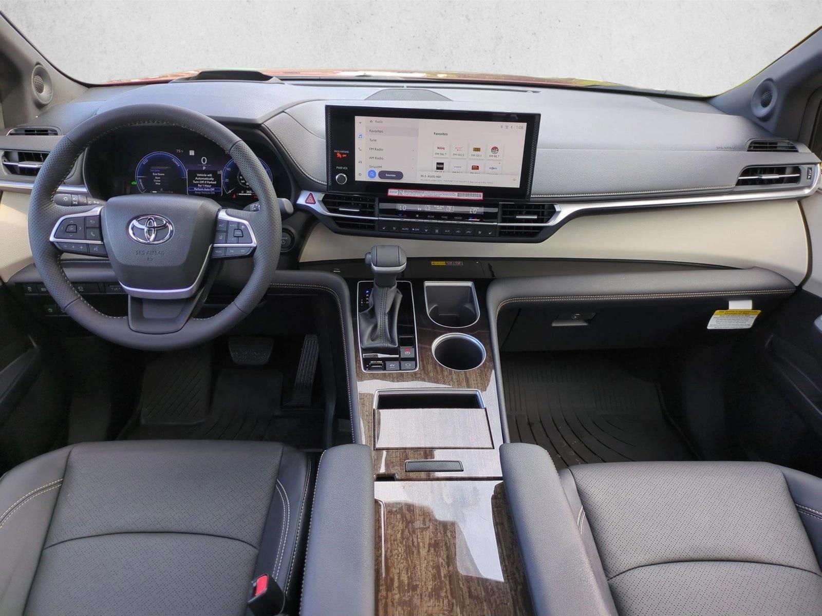 Thumbnail: 2025 Toyota Sienna - 3