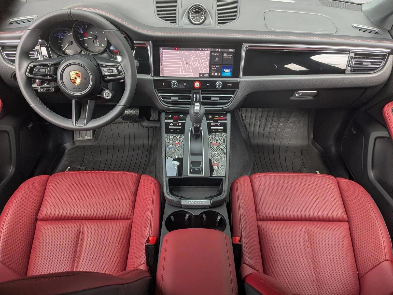 Thumbnail: 2026 Porsche Macan - 3
