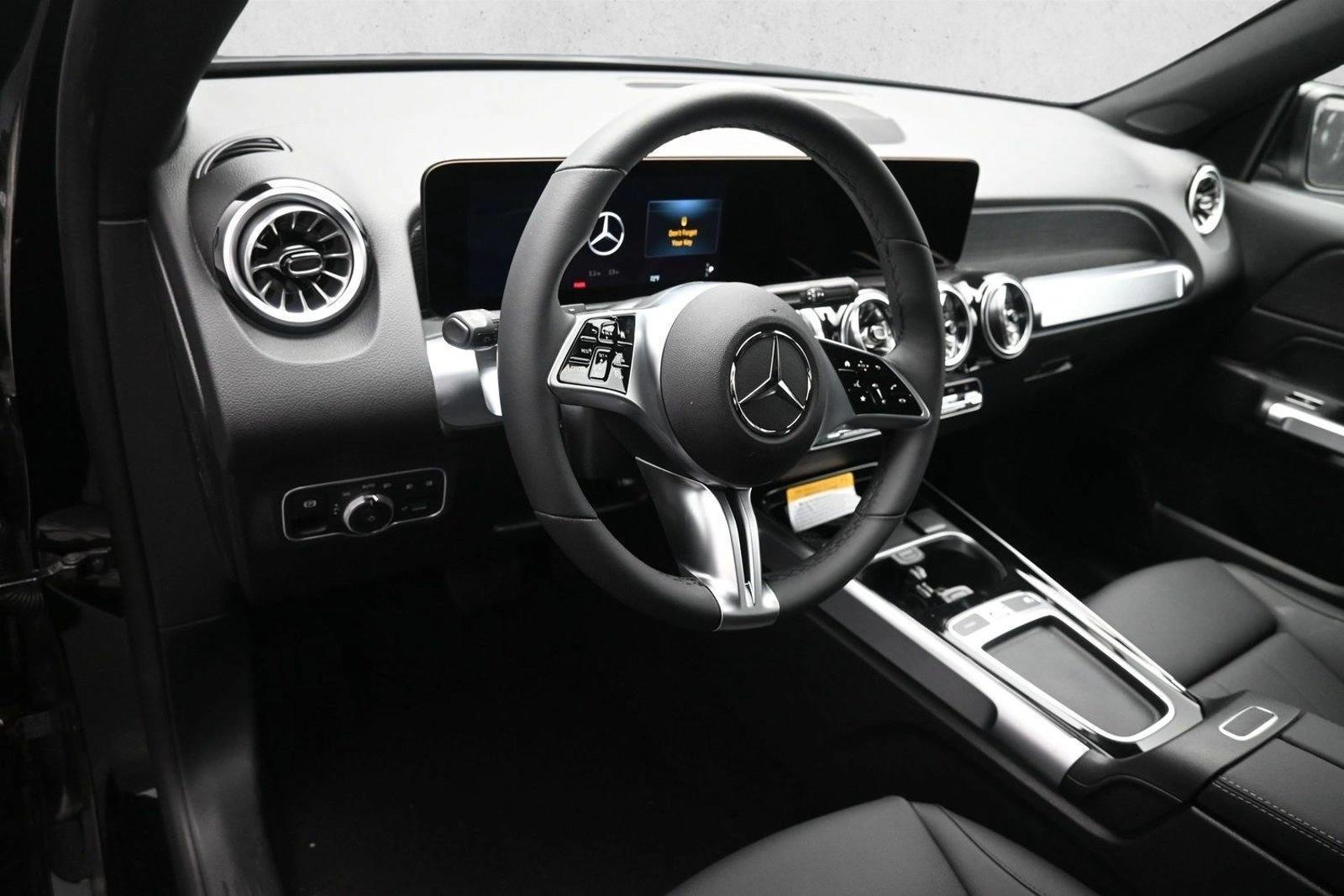 Thumbnail: 2026 Mercedes-Benz GLB - 3